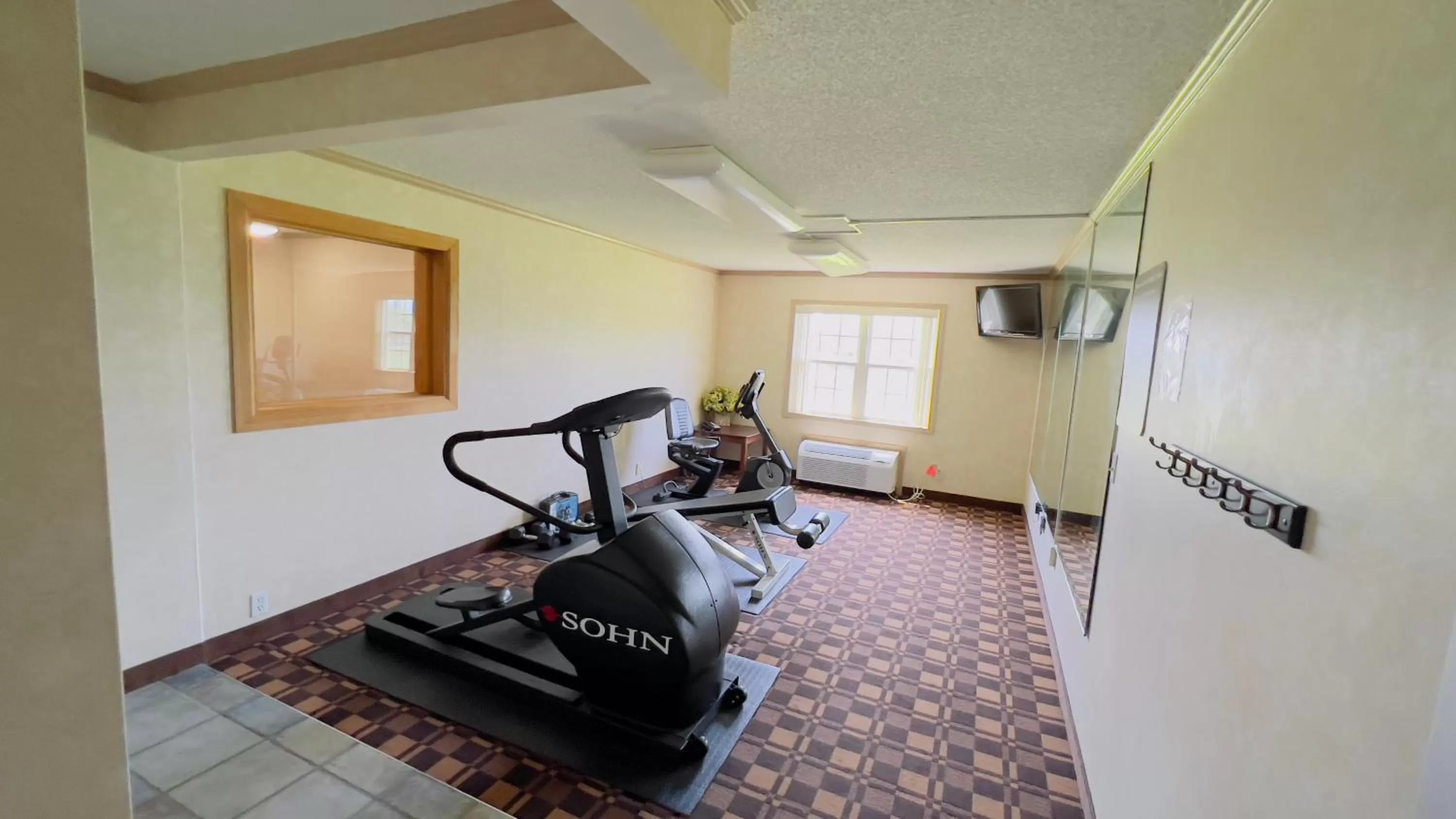 Fitness centre/facilities in Super 8 by Wyndham Maumee Perrysburg Toledo Area