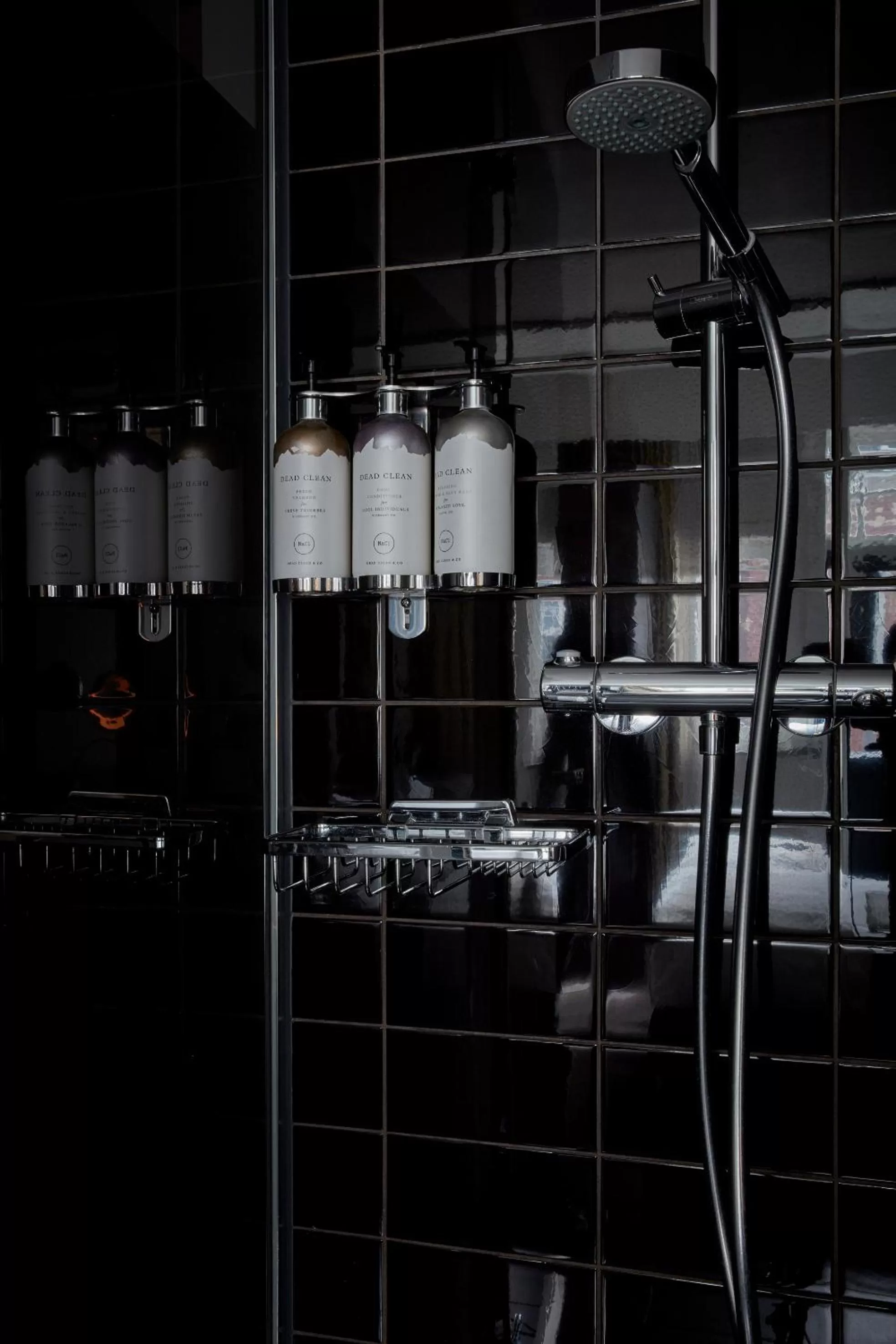 Shower in Park Centraal Amsterdam, part of Sircle Collection