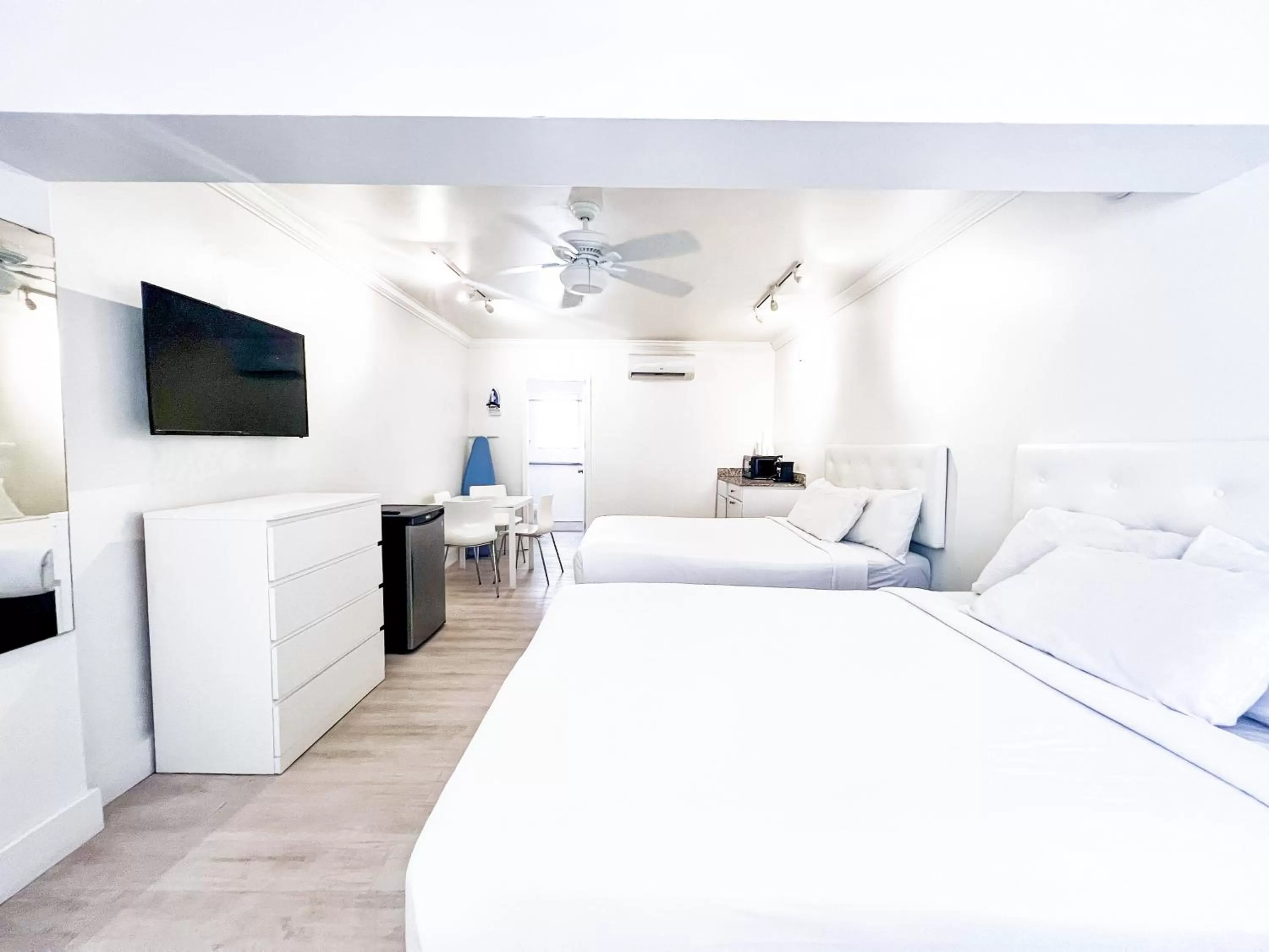 Photo of the whole room, Bed in Tara Hotel A North Beach Village Resort Hotel