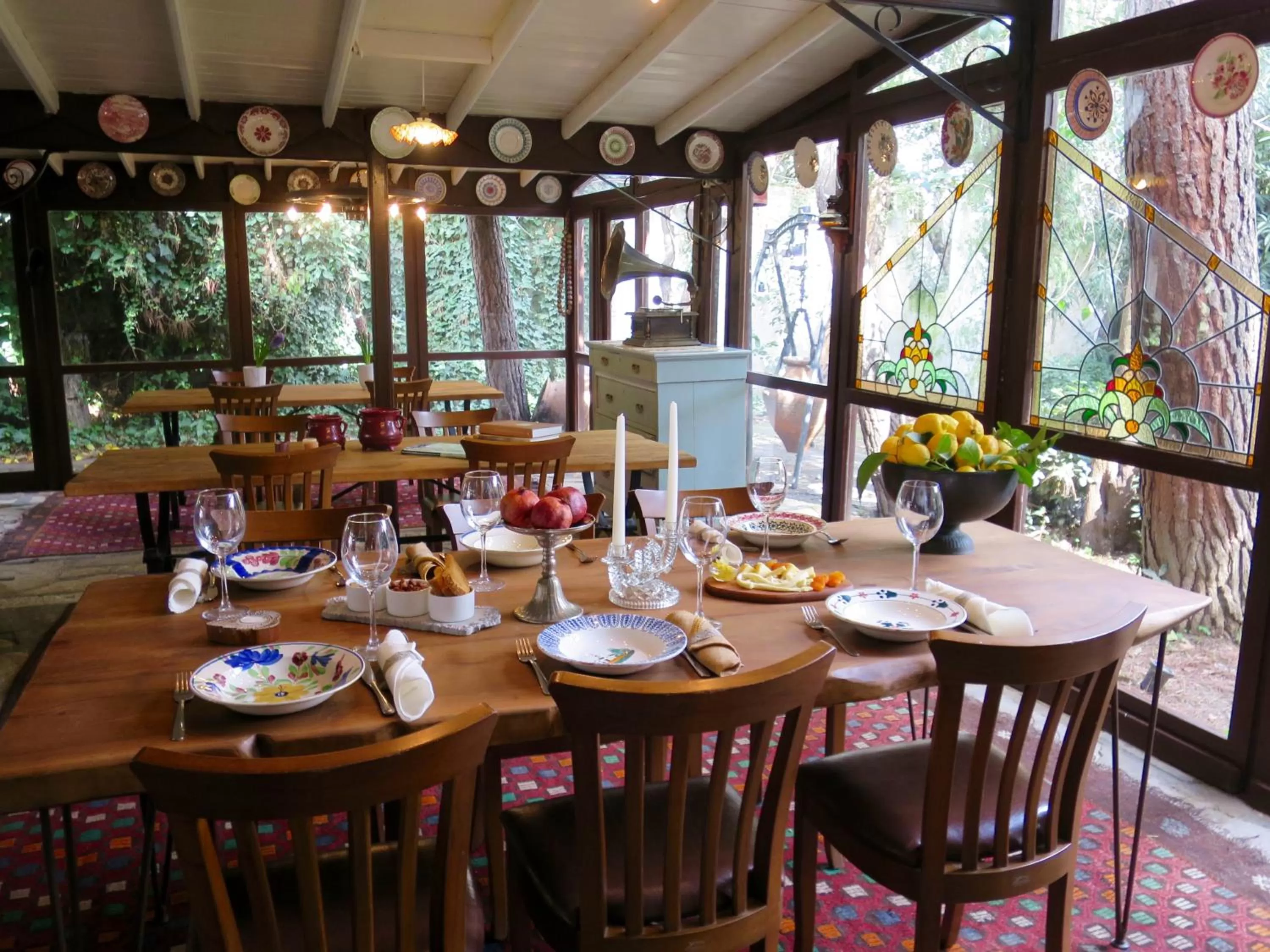 Restaurant/places to eat in Hotel Kalehan