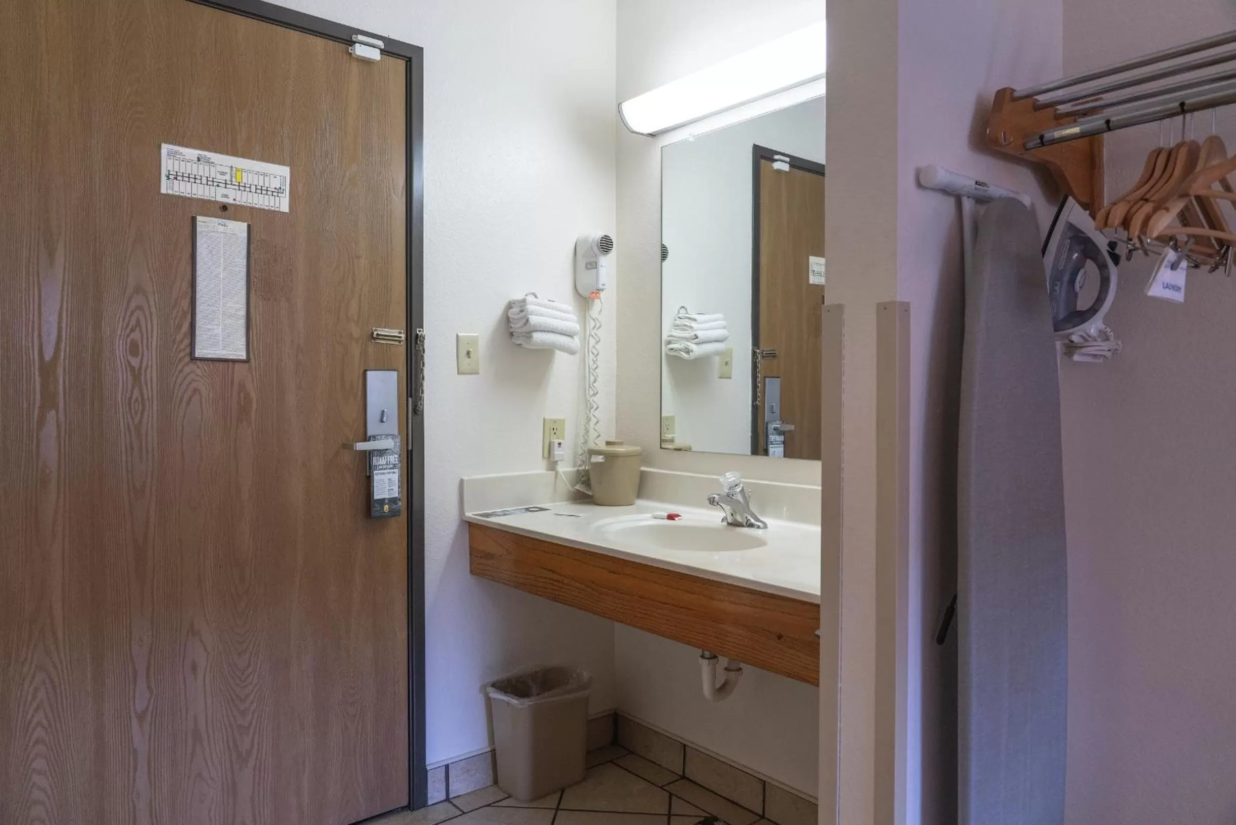 King Studio Suite - Non-Smoking in Super 8 by Wyndham Elgin