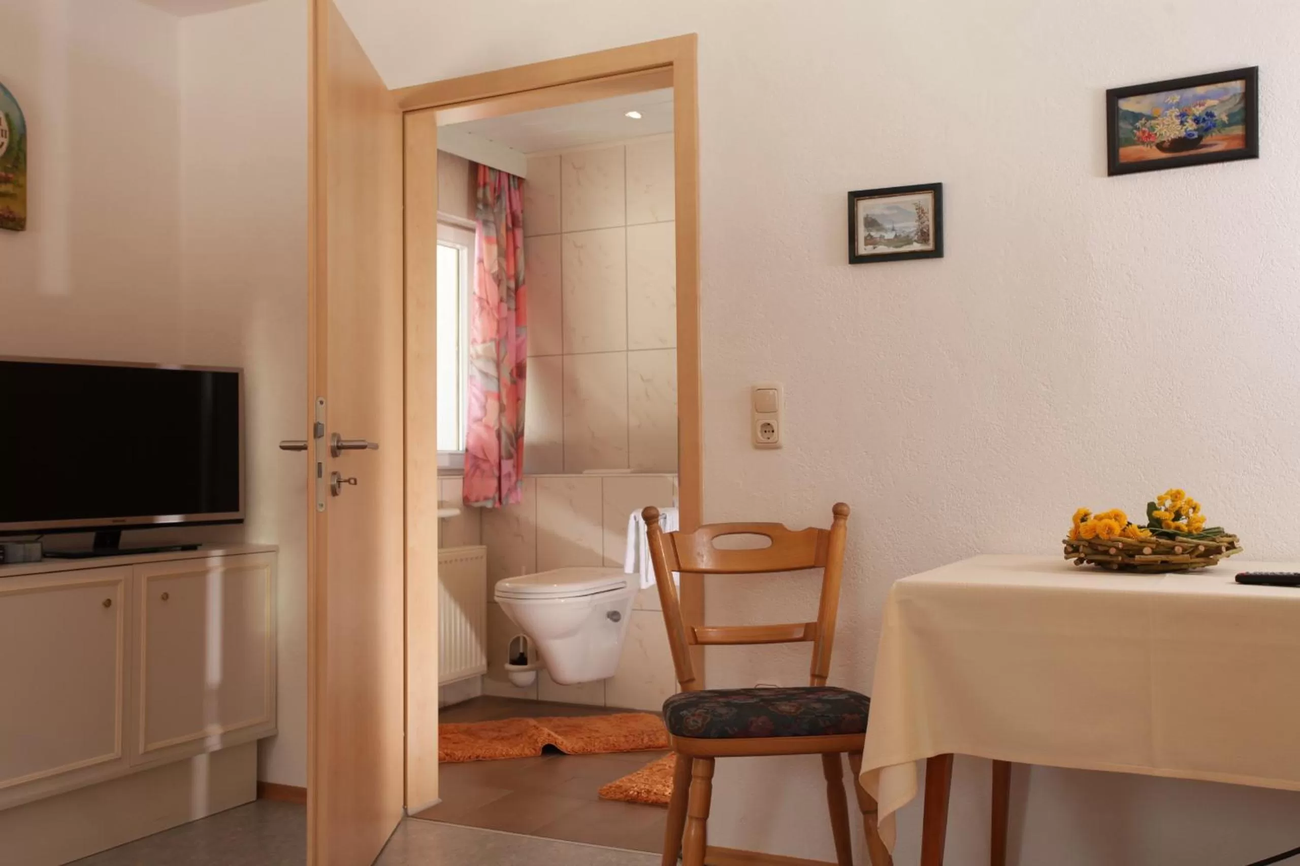 Photo of the whole room in Haus Derra