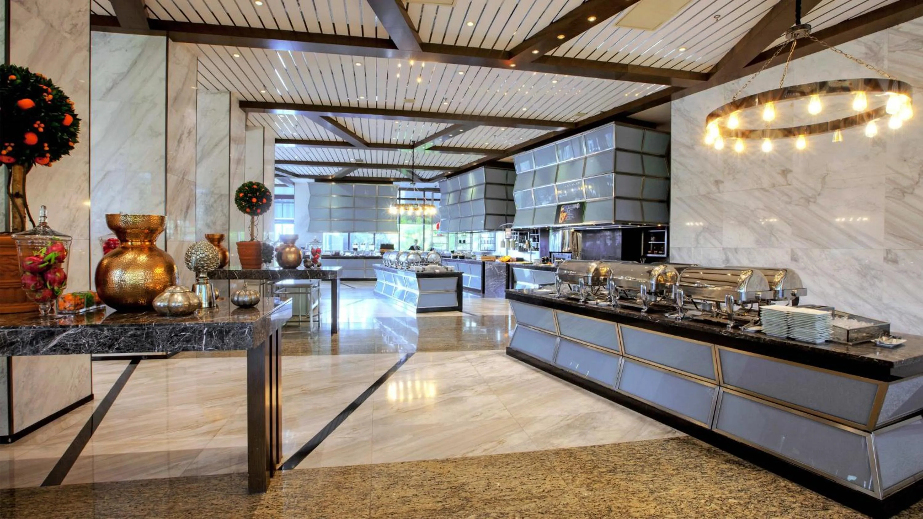 Restaurant/places to eat in Holiday Inn Shanghai Hongqiao West by IHG