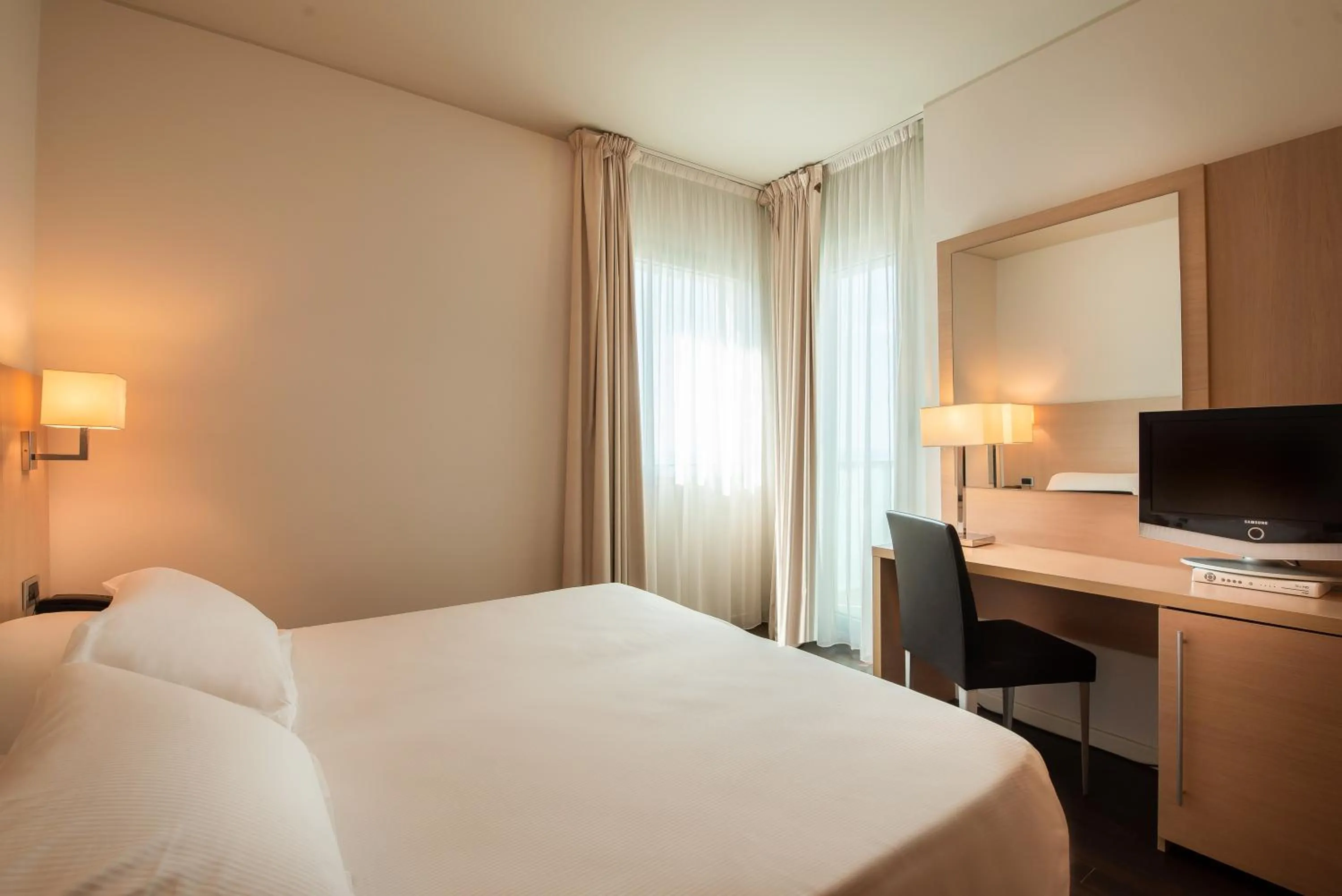 Bedroom, Bed in Hotel Baia Flaminia