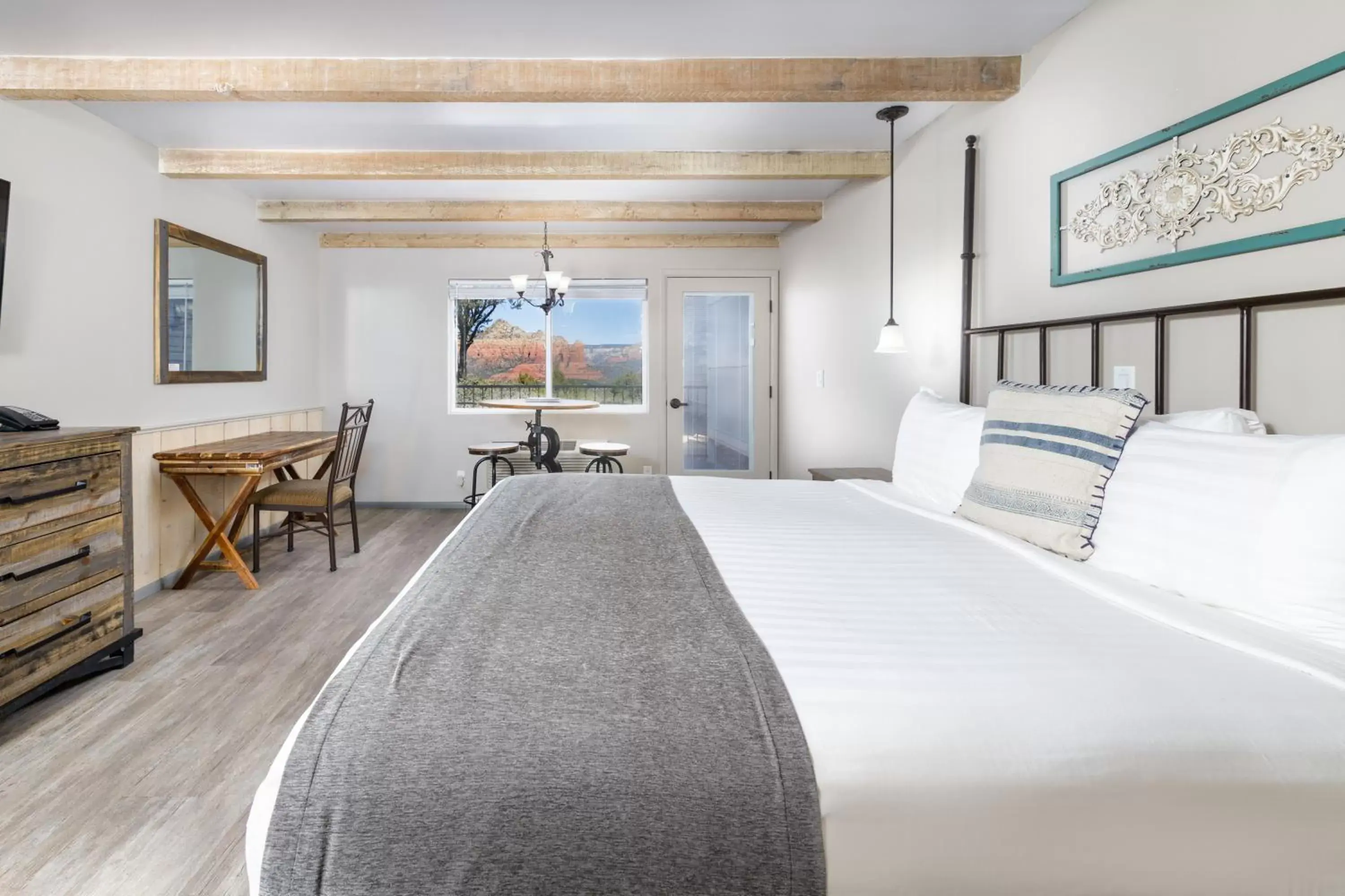 King Room in Sky Ranch Lodge King Room in Sky Ranch Lodge