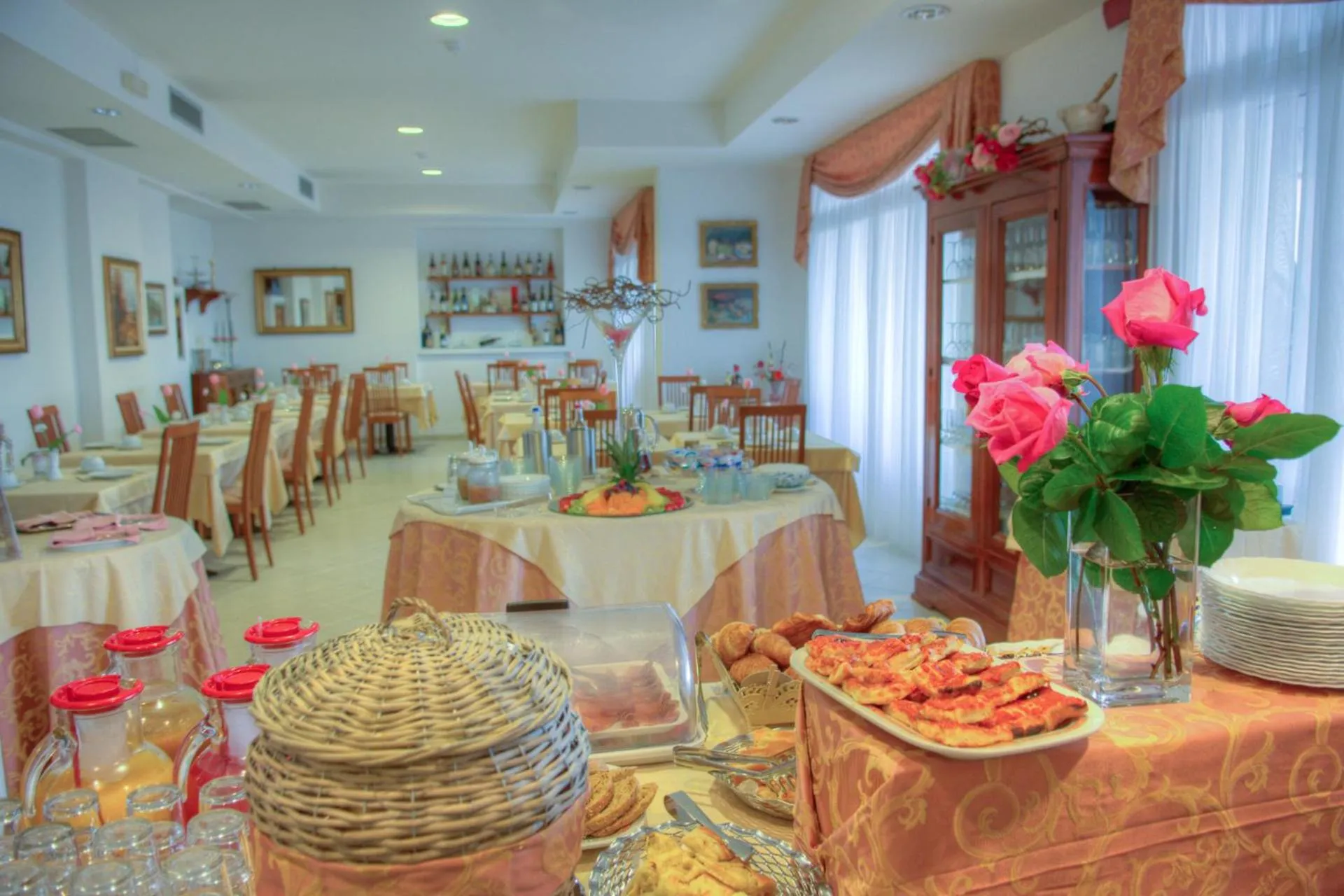 Food and drinks in Hotel Noris