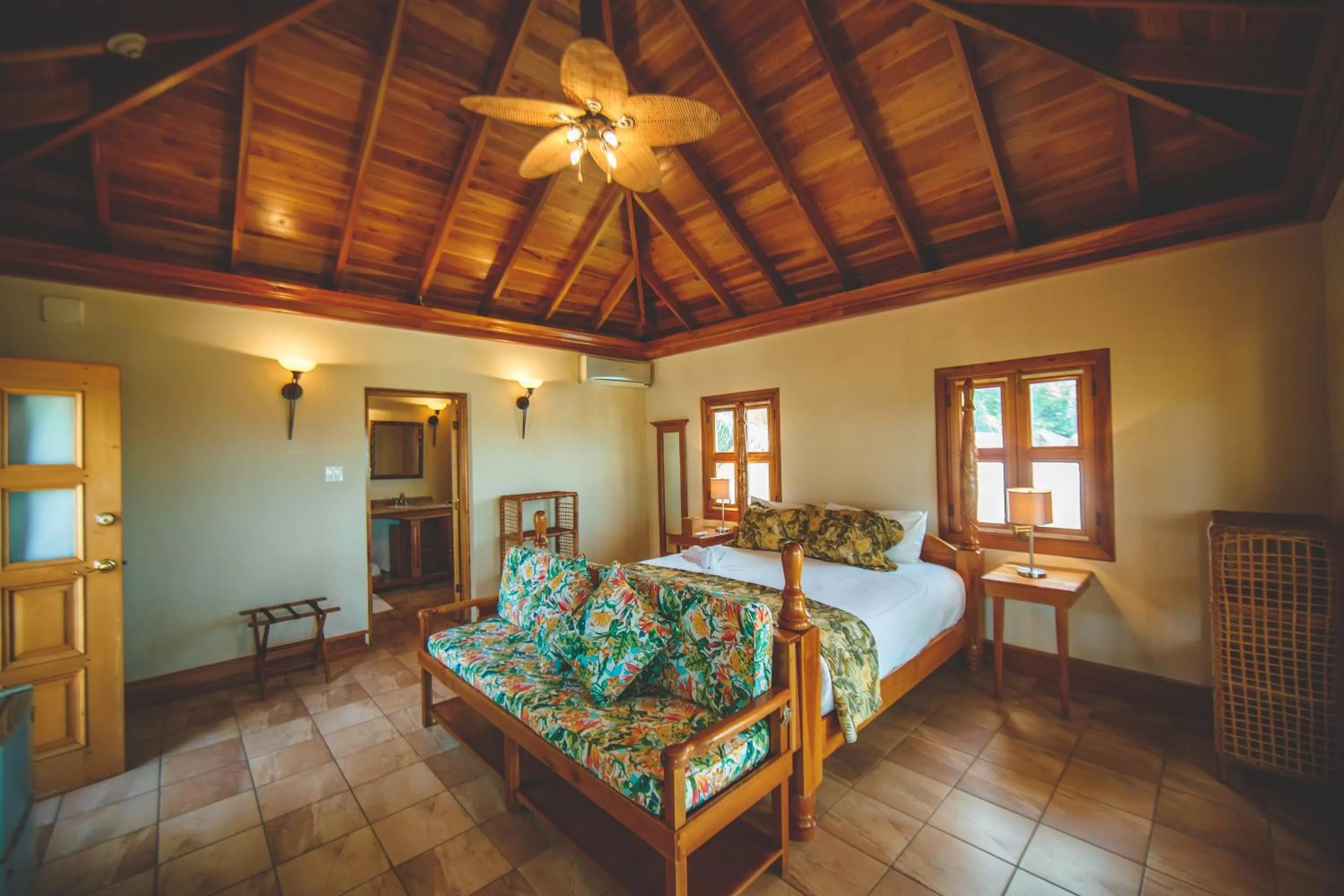 Bedroom, Bed in Ocean Cliff Hotel Negril Limited - Adults Only