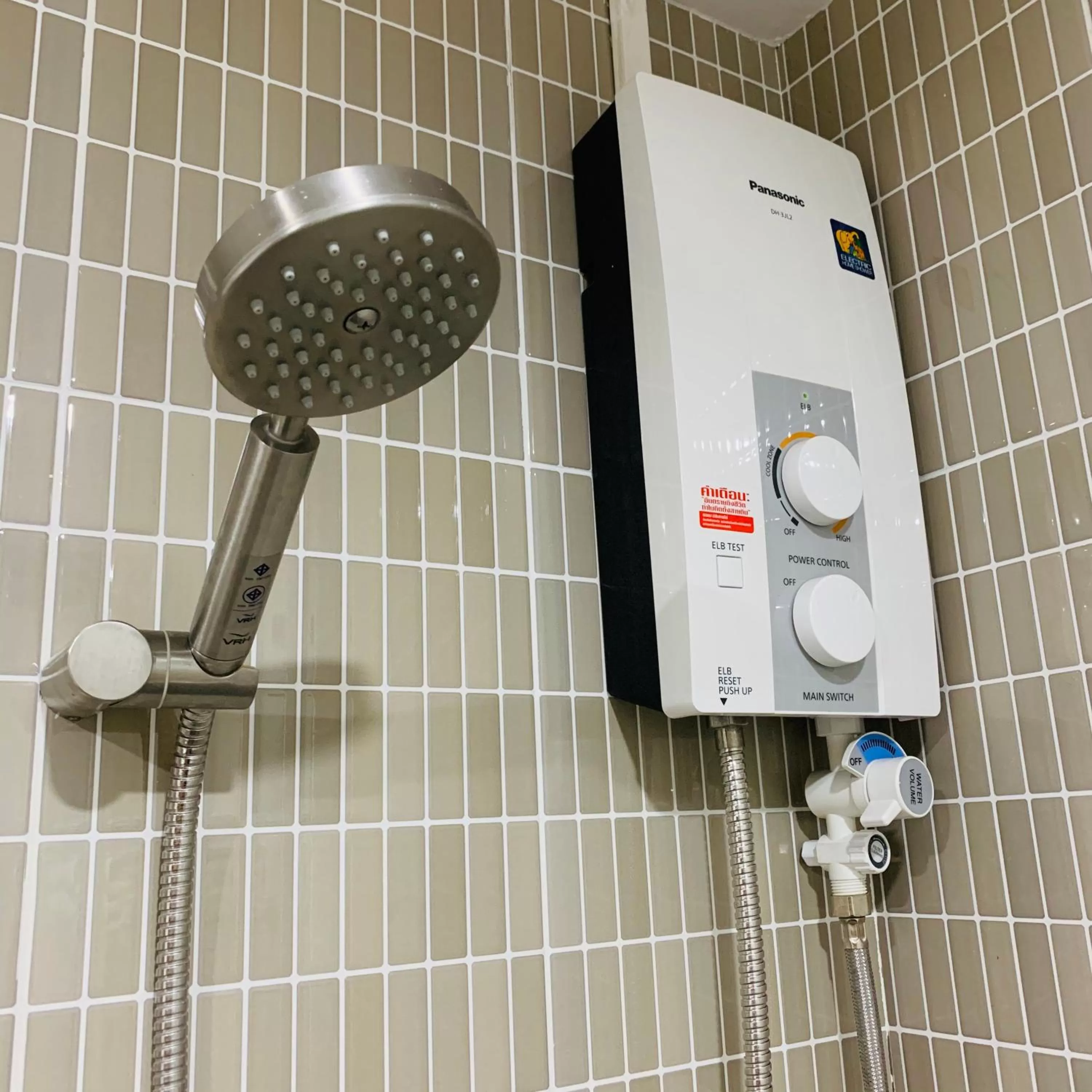 Shower in Toptel Thaphra - ท็อปเทล ท่าพระ