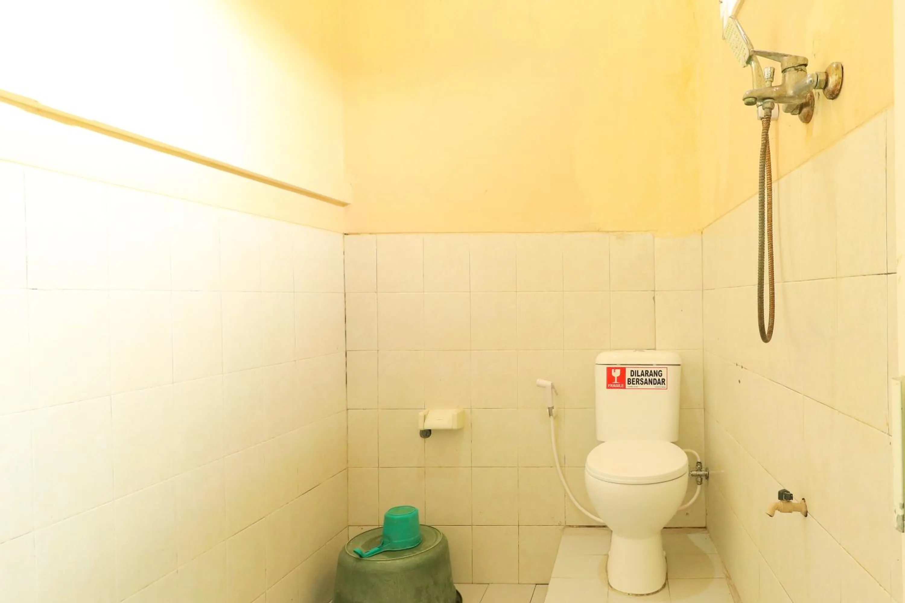 Toilet in Penginapan Pondok Rizqi Syariah