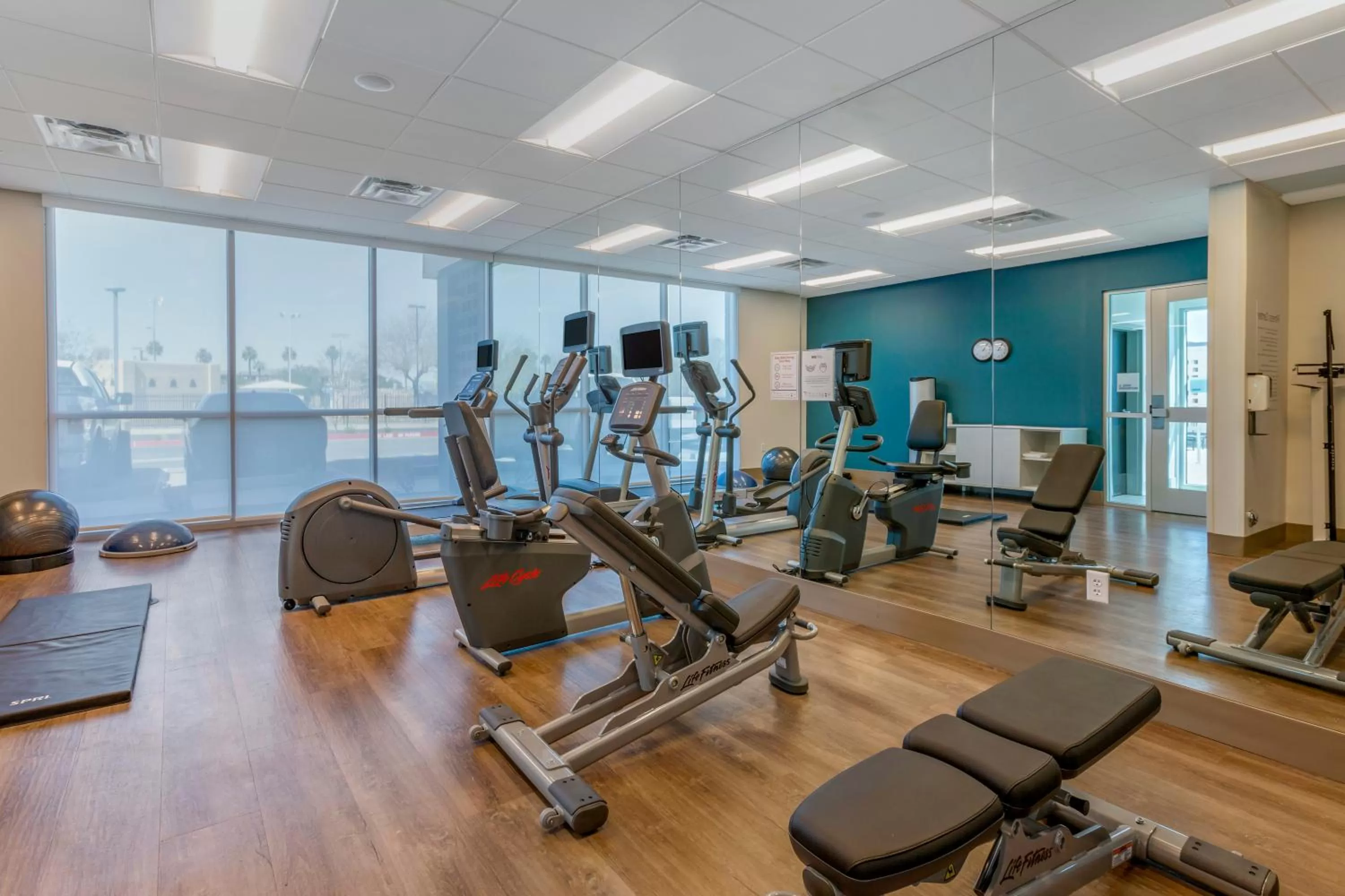 Fitness centre/facilities in Holiday Inn Express & Suites - Phoenix Dwtn - State Capitol by IHG