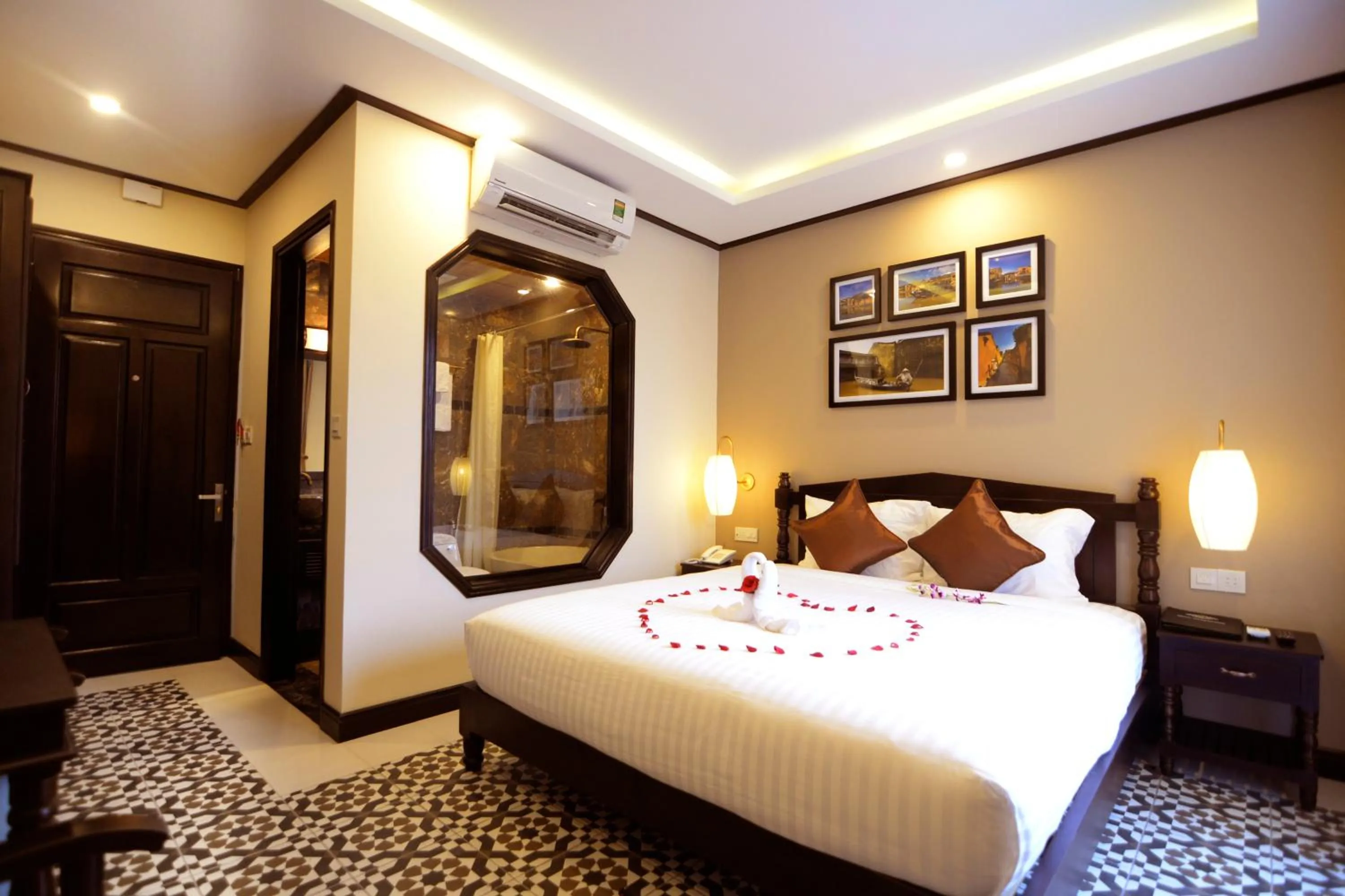 Bedroom in Golden Bell Backpacker Hotel & Pool Bar