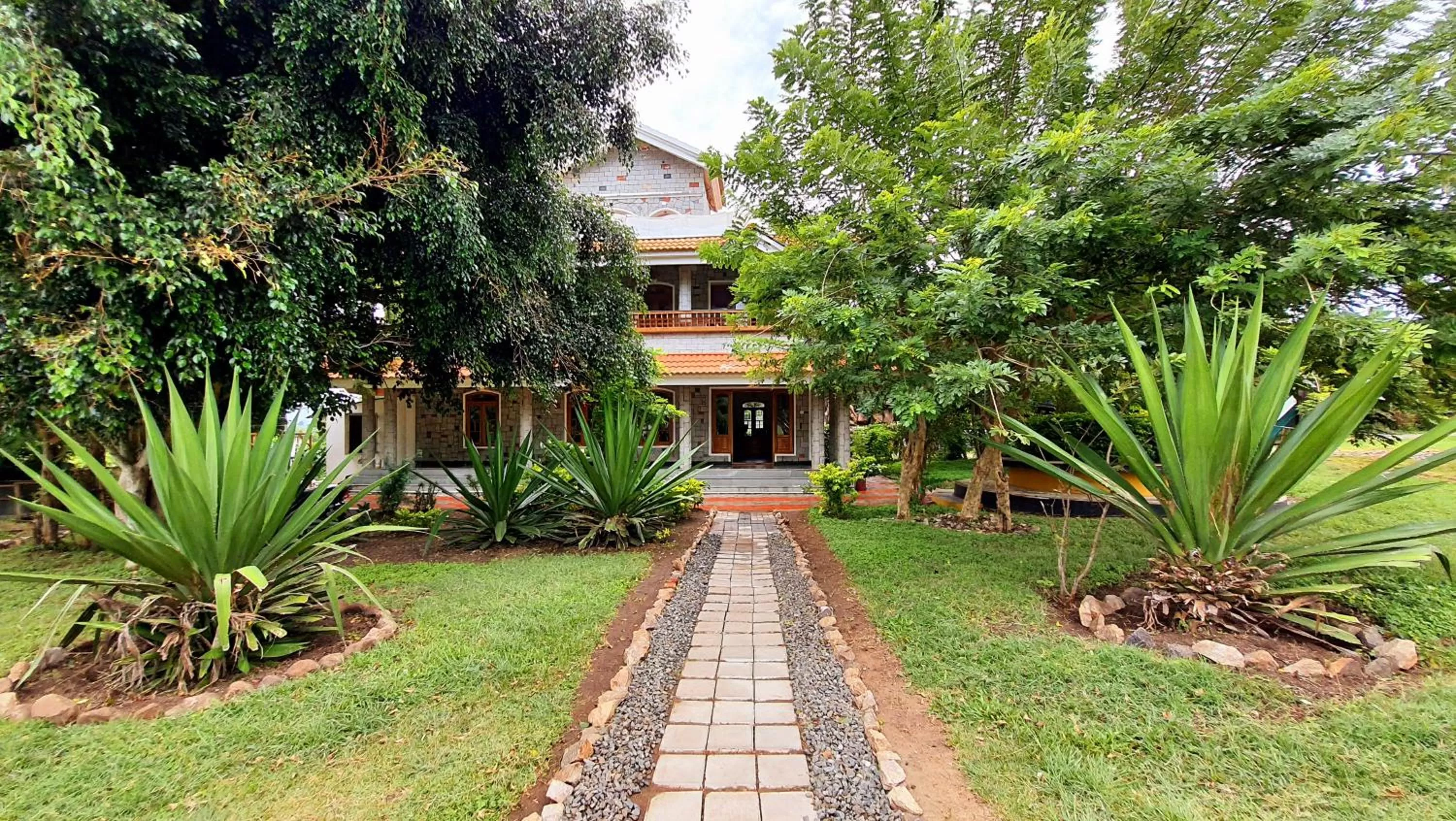 Facade/entrance in Avadale Masinagudi - Stag Groups Not Allowed