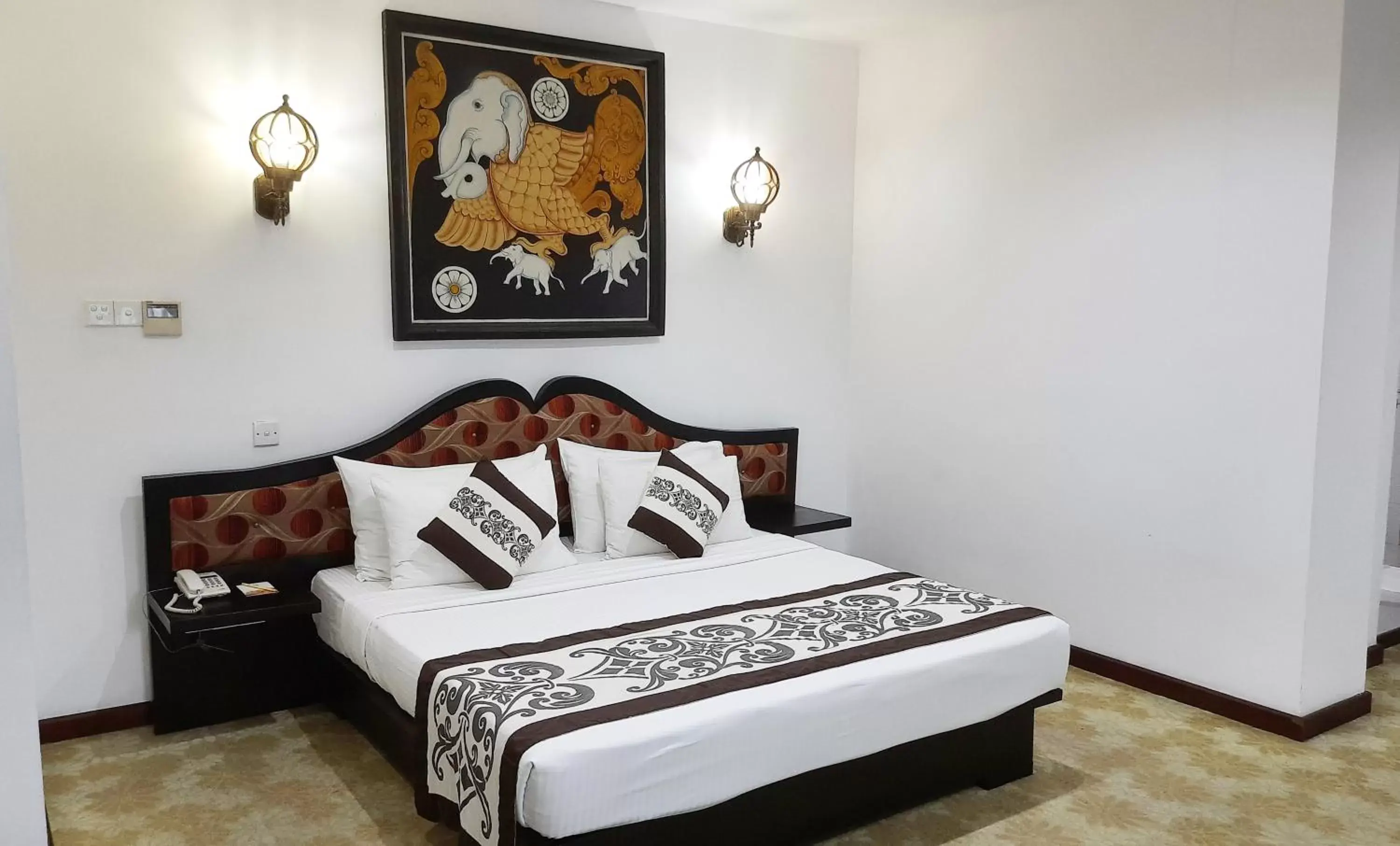 Deluxe Room - single occupancy in Royal Kandyan Hotel Deluxe Room - single occupancy in Royal Kandyan Hotel