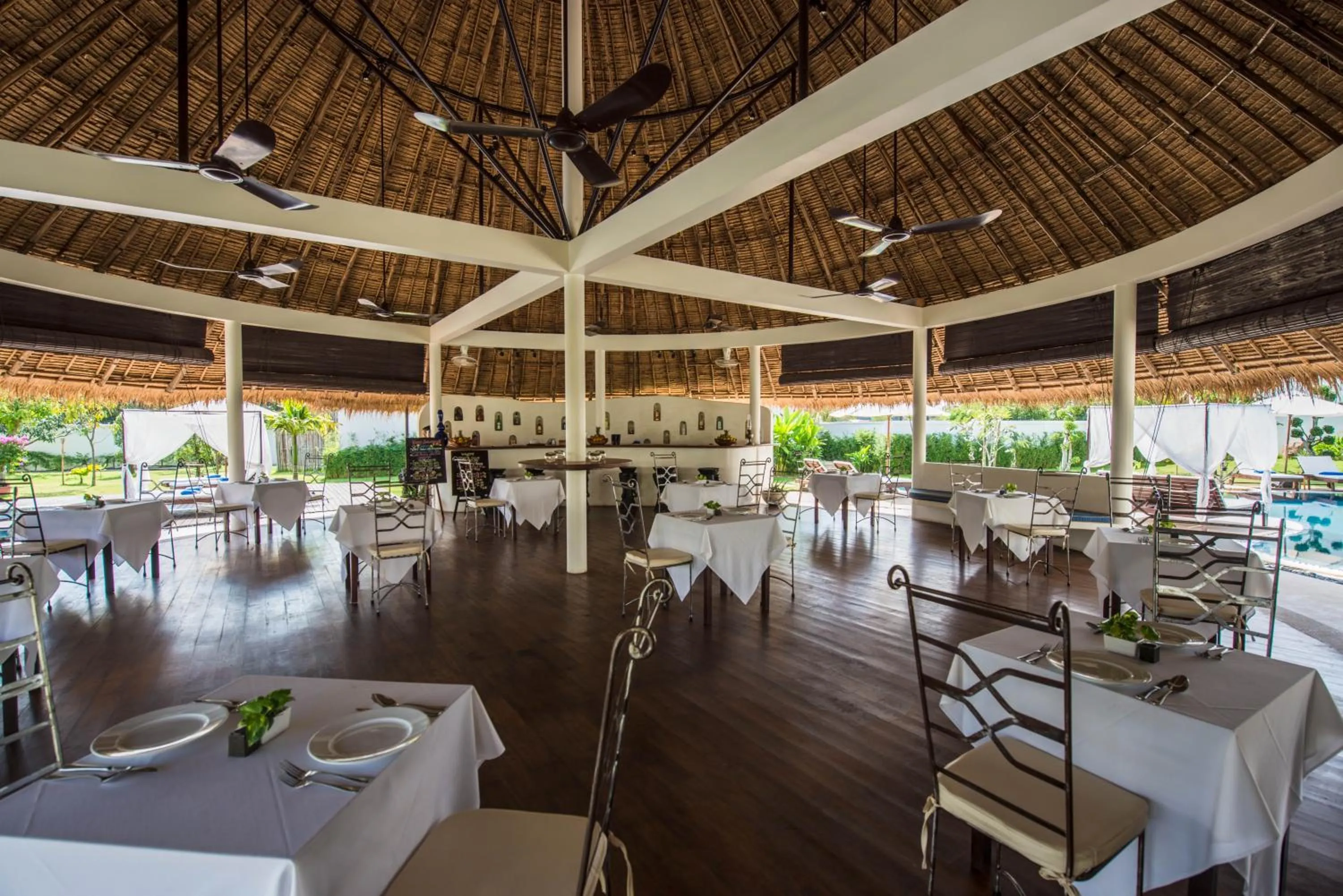 Restaurant/places to eat in Navutu Dreams Resort & Wellness Retreat