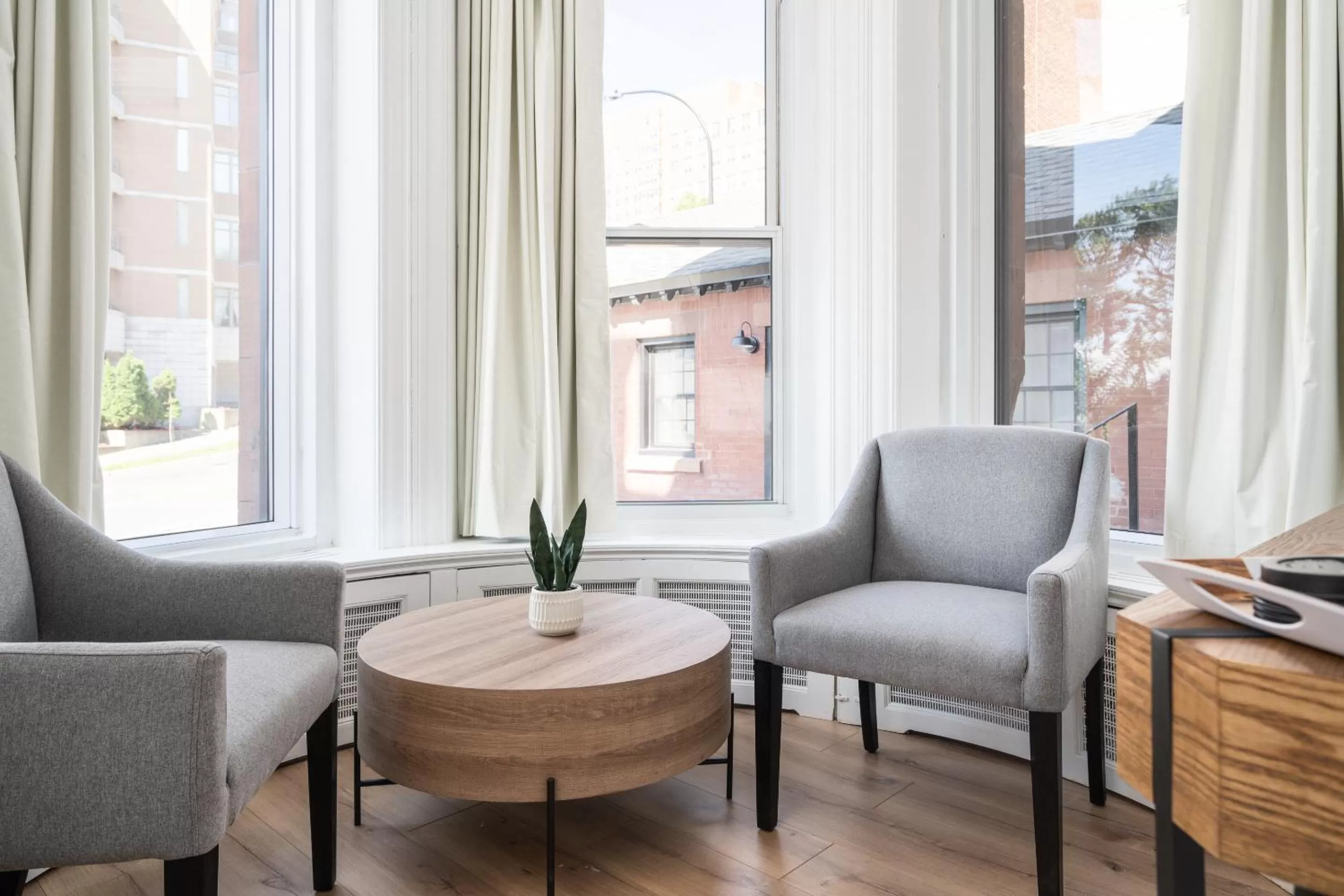 Seating Area in Le Penfield Par Nomade MTL