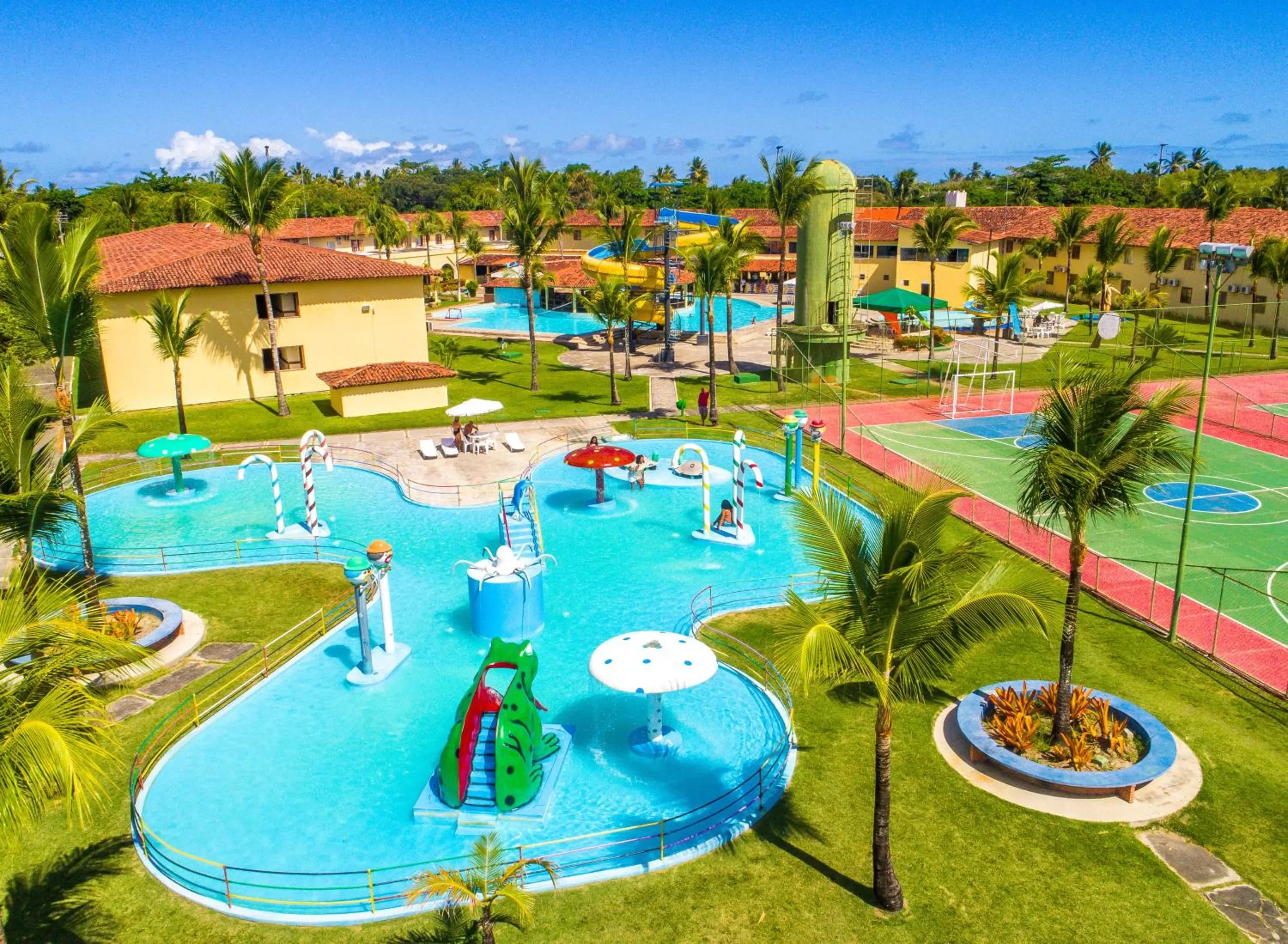 Swimming pool in Portobello Park Hotel