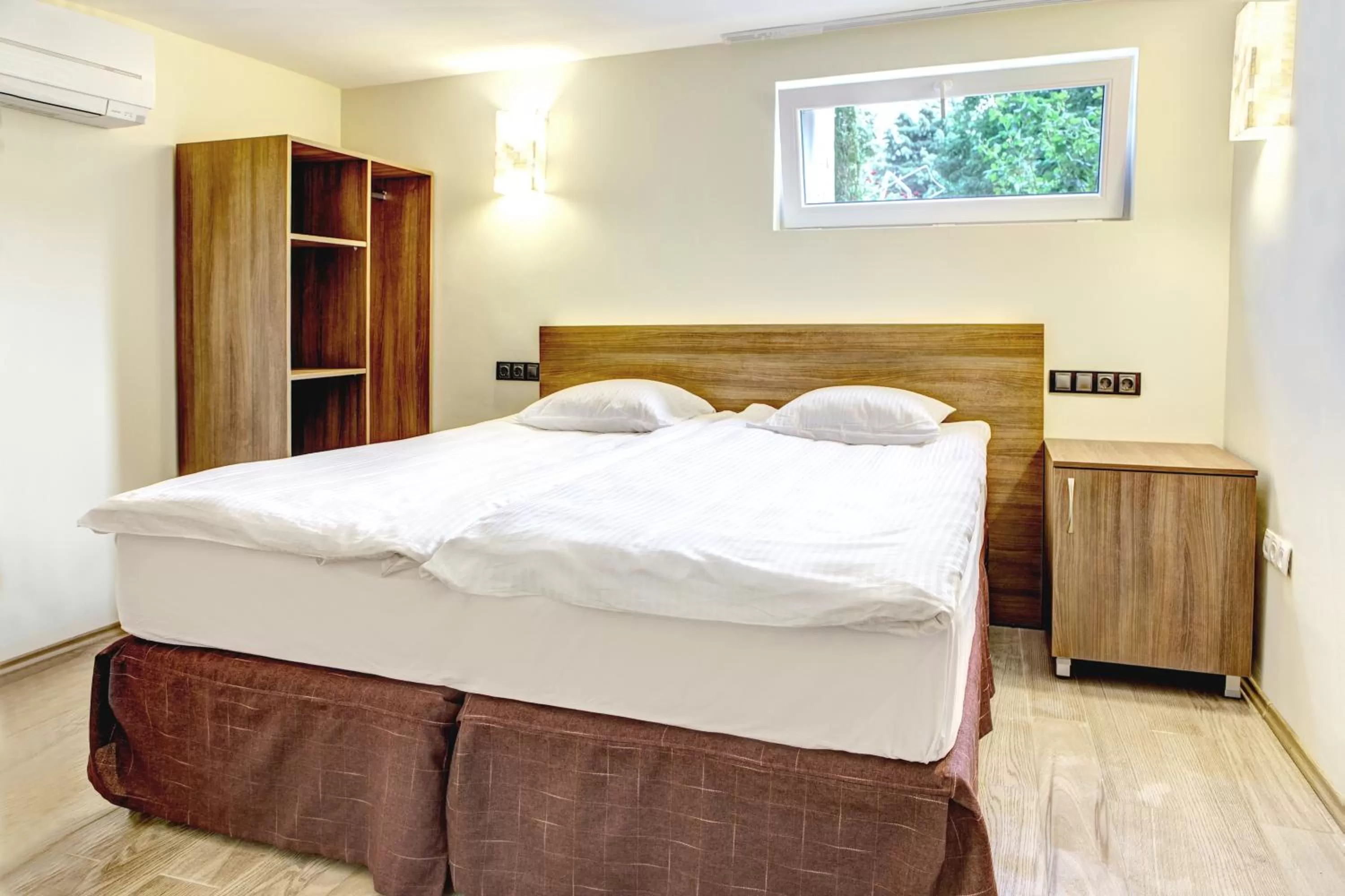 Photo of the whole room, Bed in Hotel Duchess