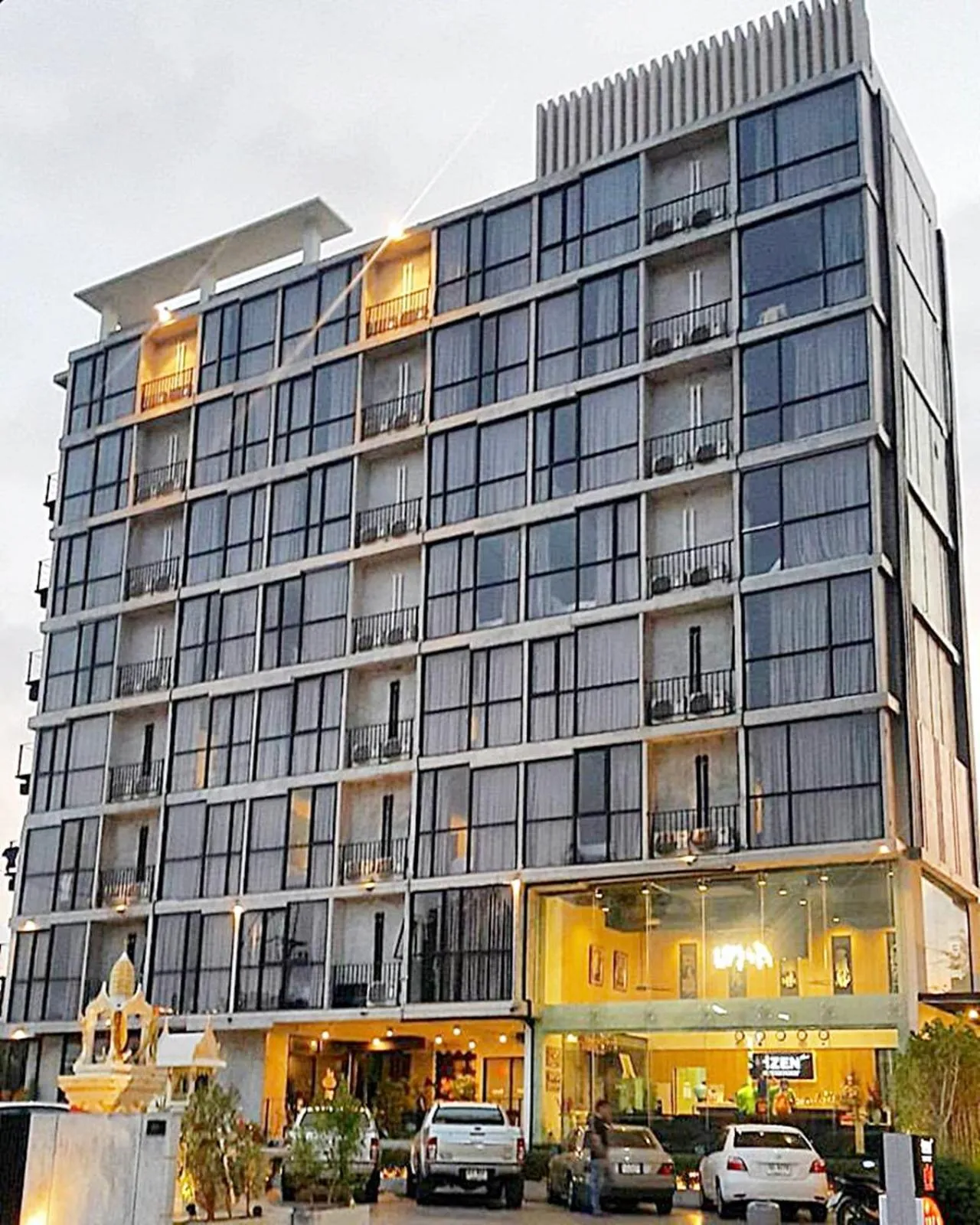 Facade/entrance in Izen Plus Budget Hotel & Residence