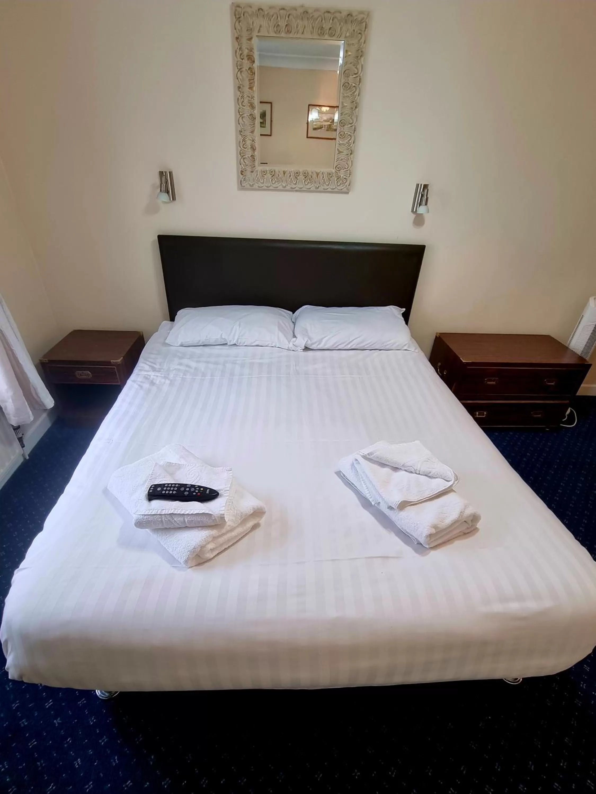 Bed in The Sportsmans Inn Limited