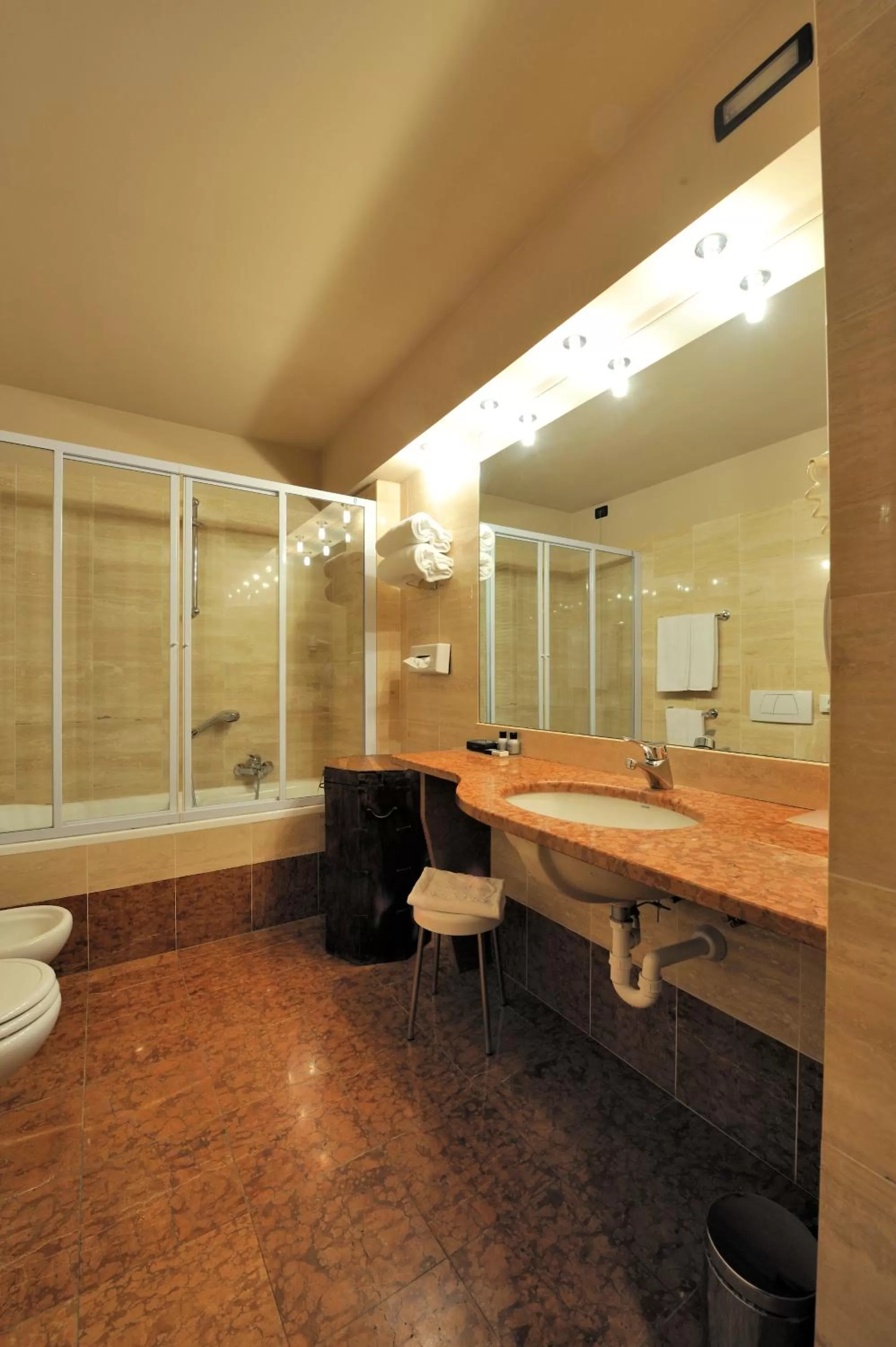 Shower in Art Hotel Boston