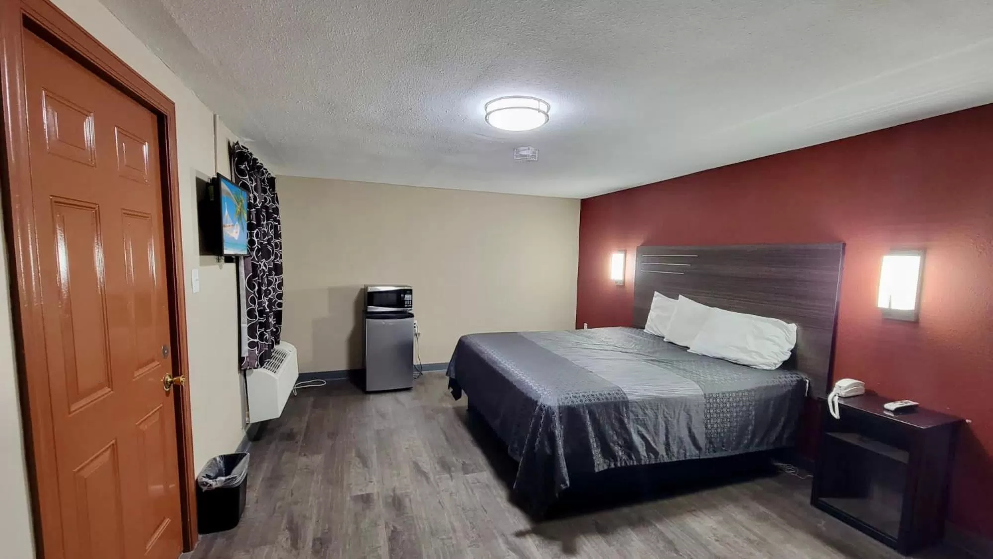 Deluxe King Suite in Budget Inn
