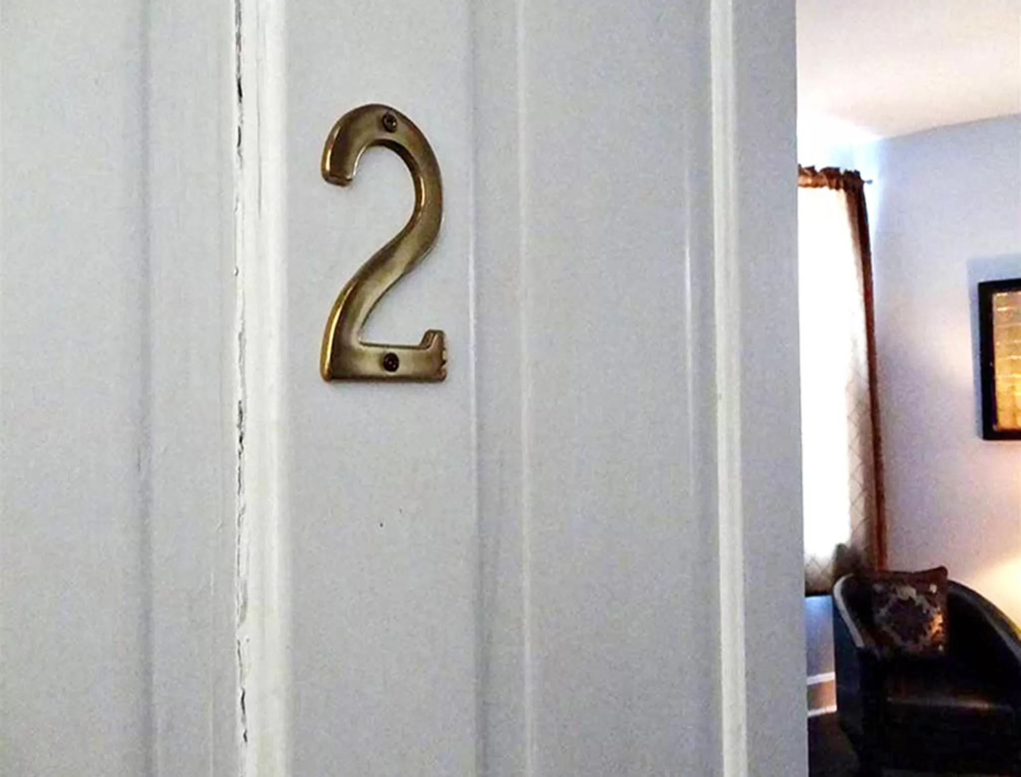 Decorative detail in Nestle Inn