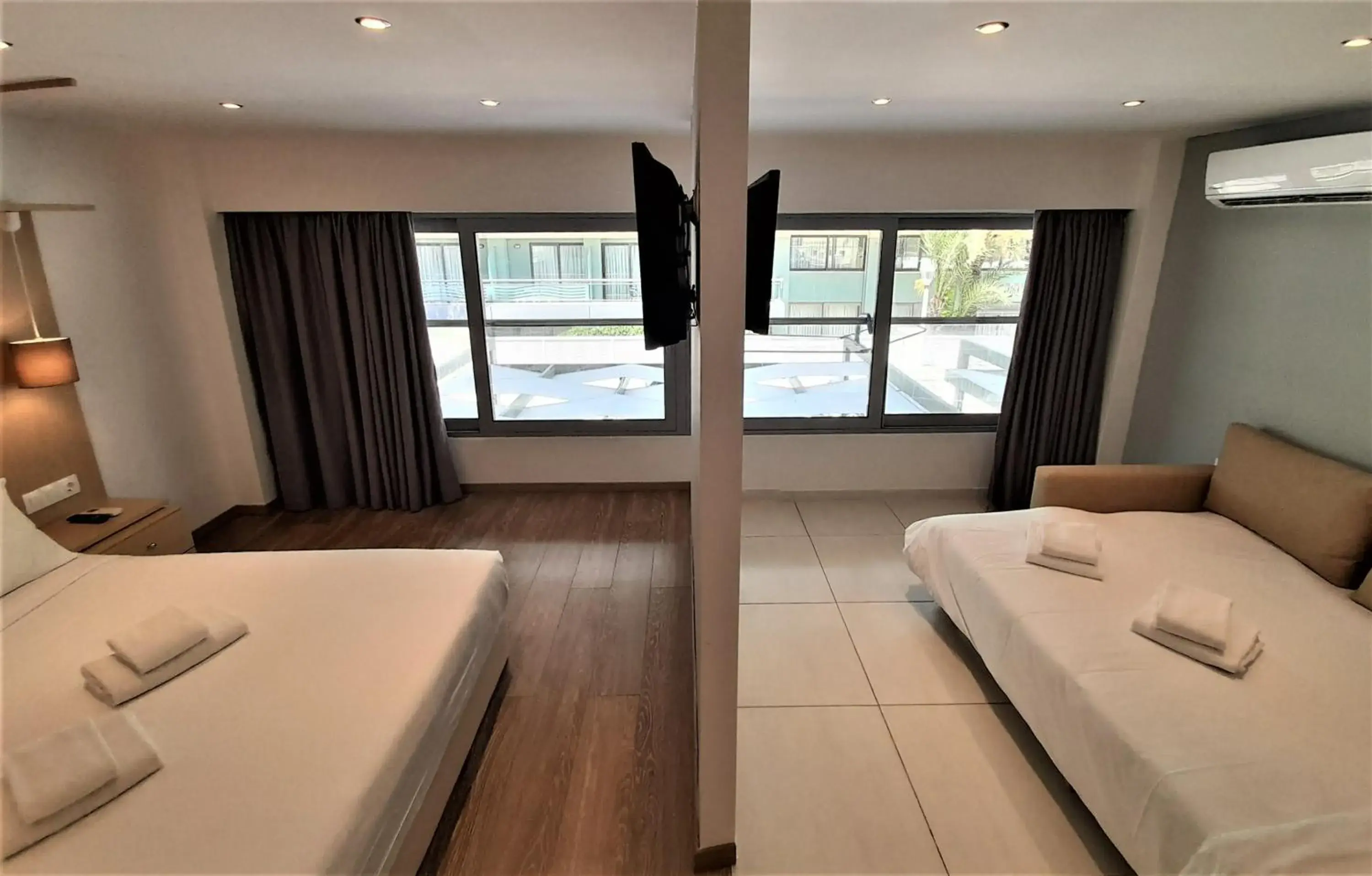 Quadruple Room in Elite Hotel Quadruple Room in Elite Hotel