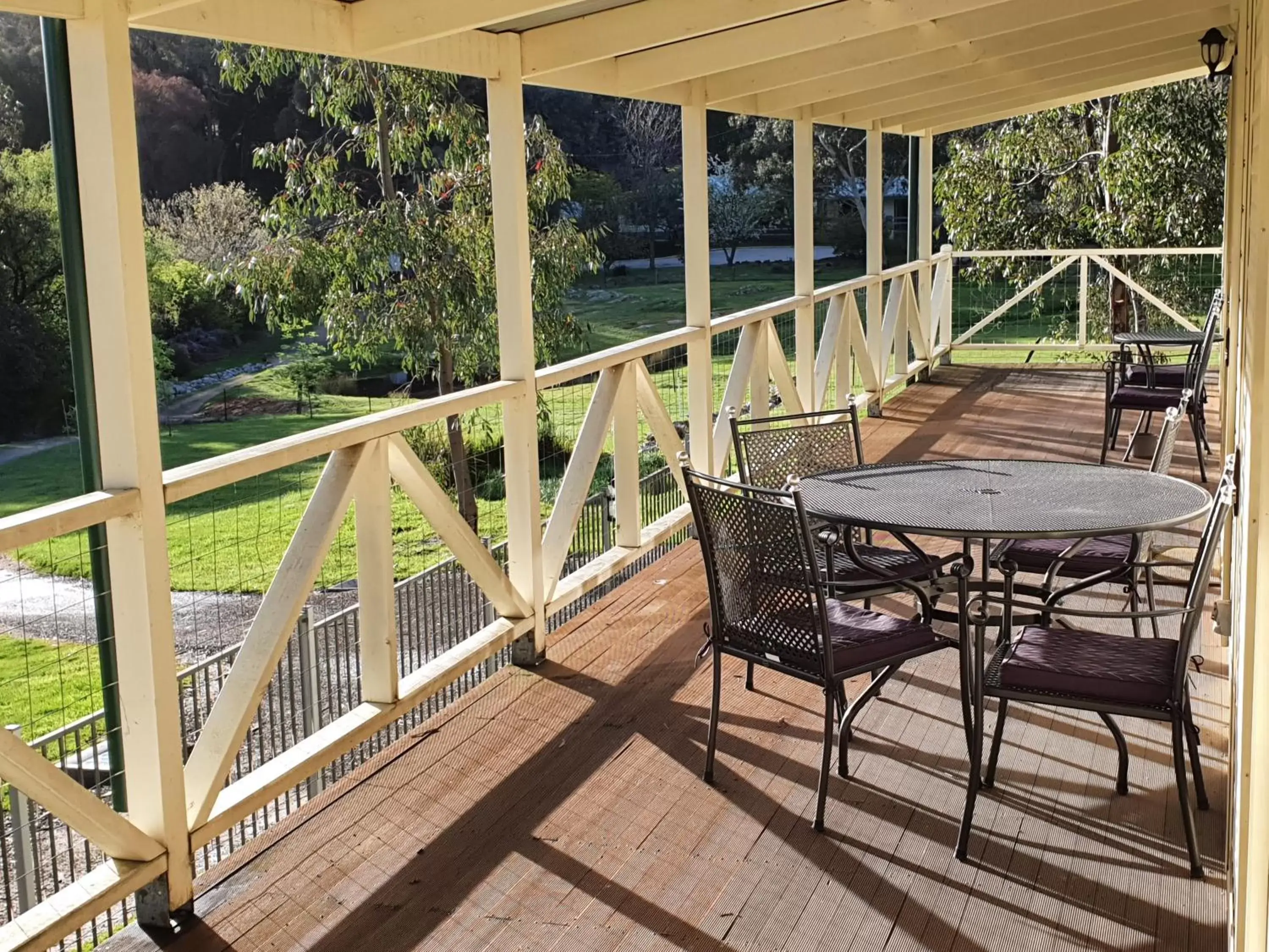 Two-Bedroom Two-Bathroom Self-Contained Spa Cottage in Golden Heritage Accommodation Two-Bedroom Two-Bathroom Self-Contained Spa Cottage in Golden Heritage Accommodation