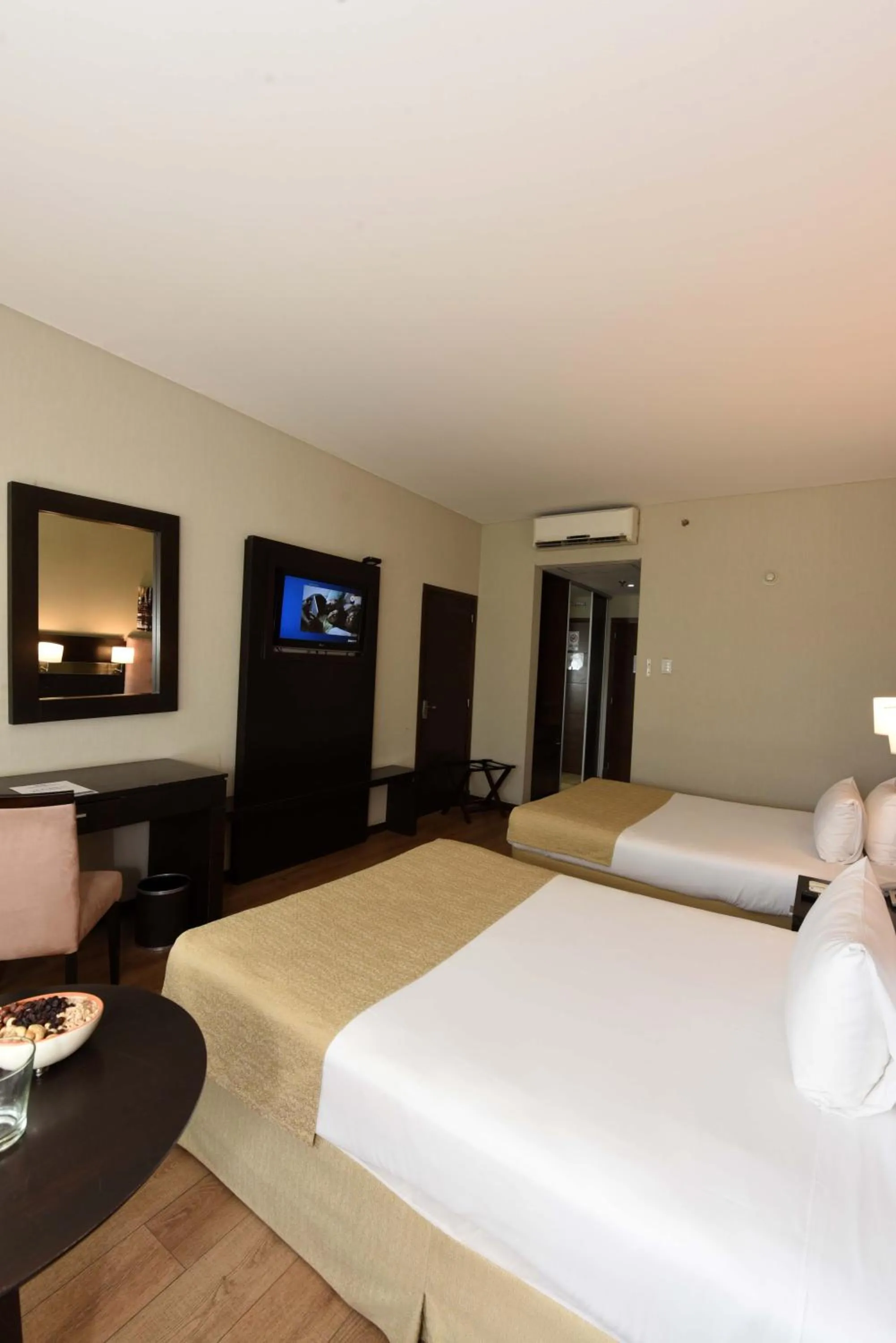 Bed in Howard Johnson Resort & Convention Center Ezeiza