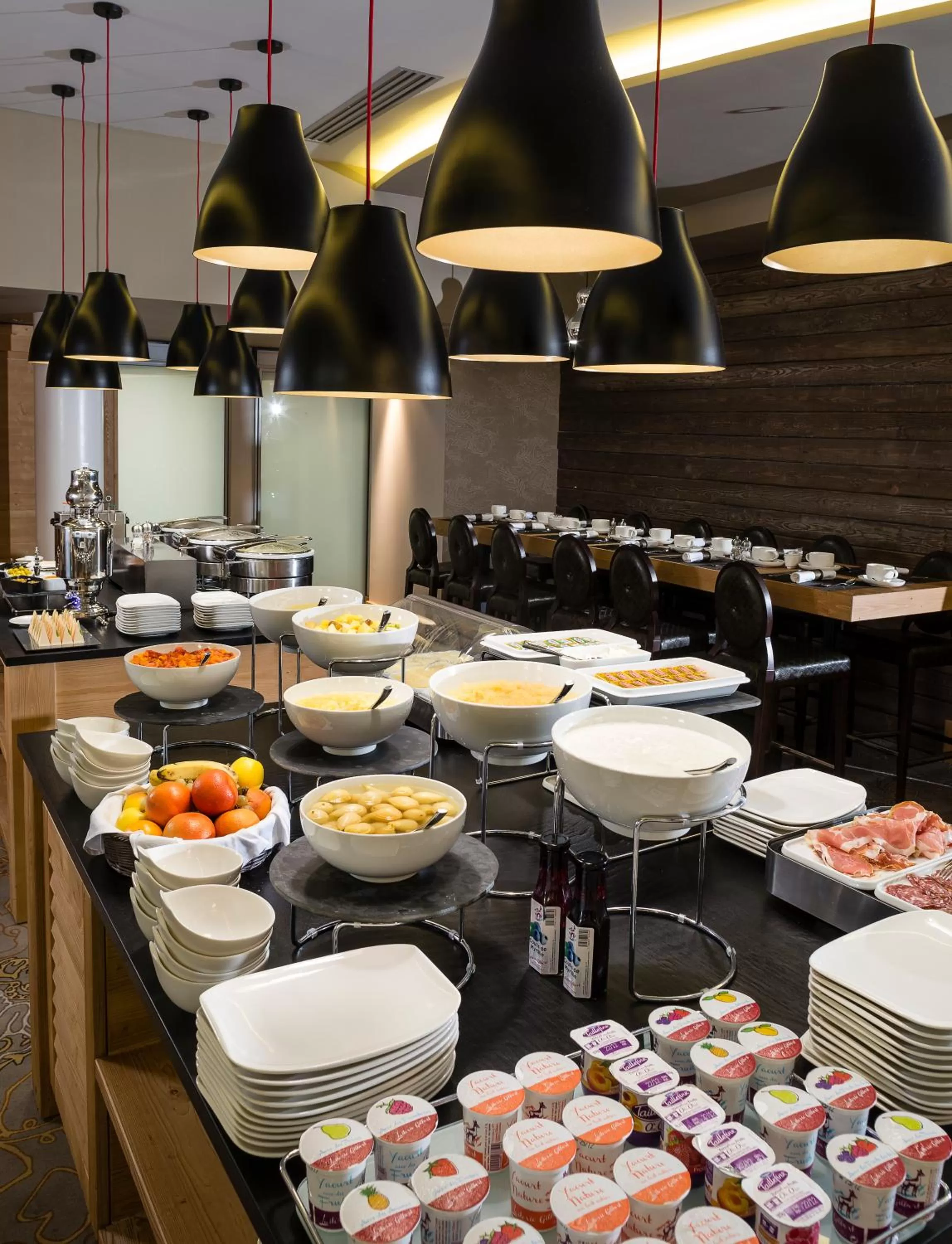 Restaurant/places to eat in Hôtel Koh-I Nor by Les Etincelles