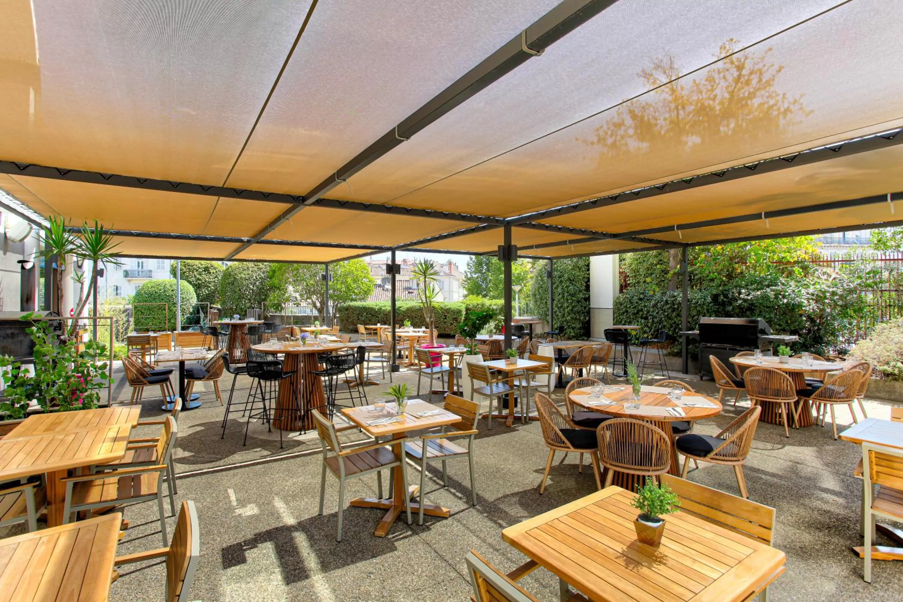 Restaurant/places to eat in ibis Marseille Centre Gare Saint Charles