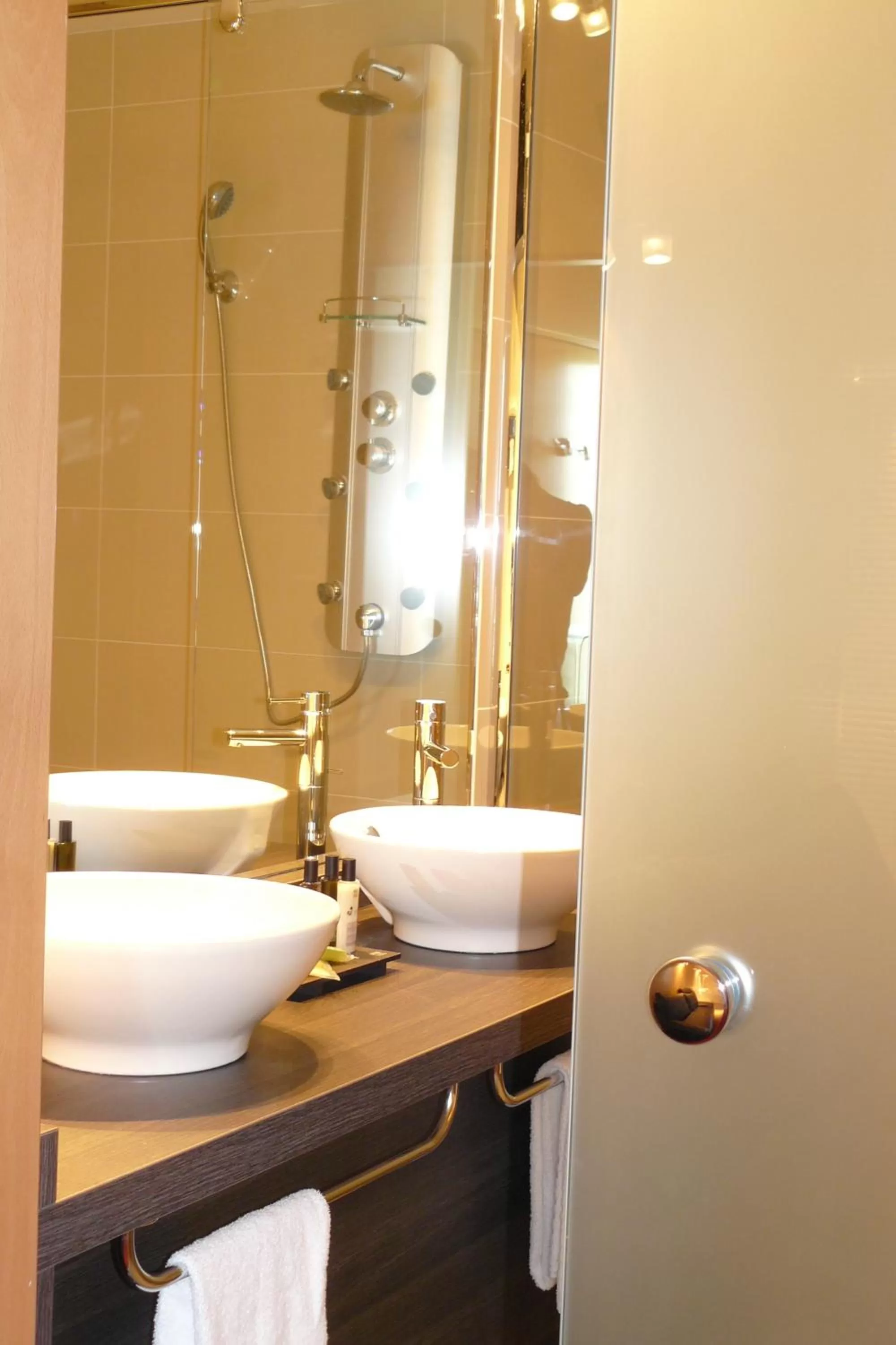 Bathroom in Residhome Suites Paris Sénart