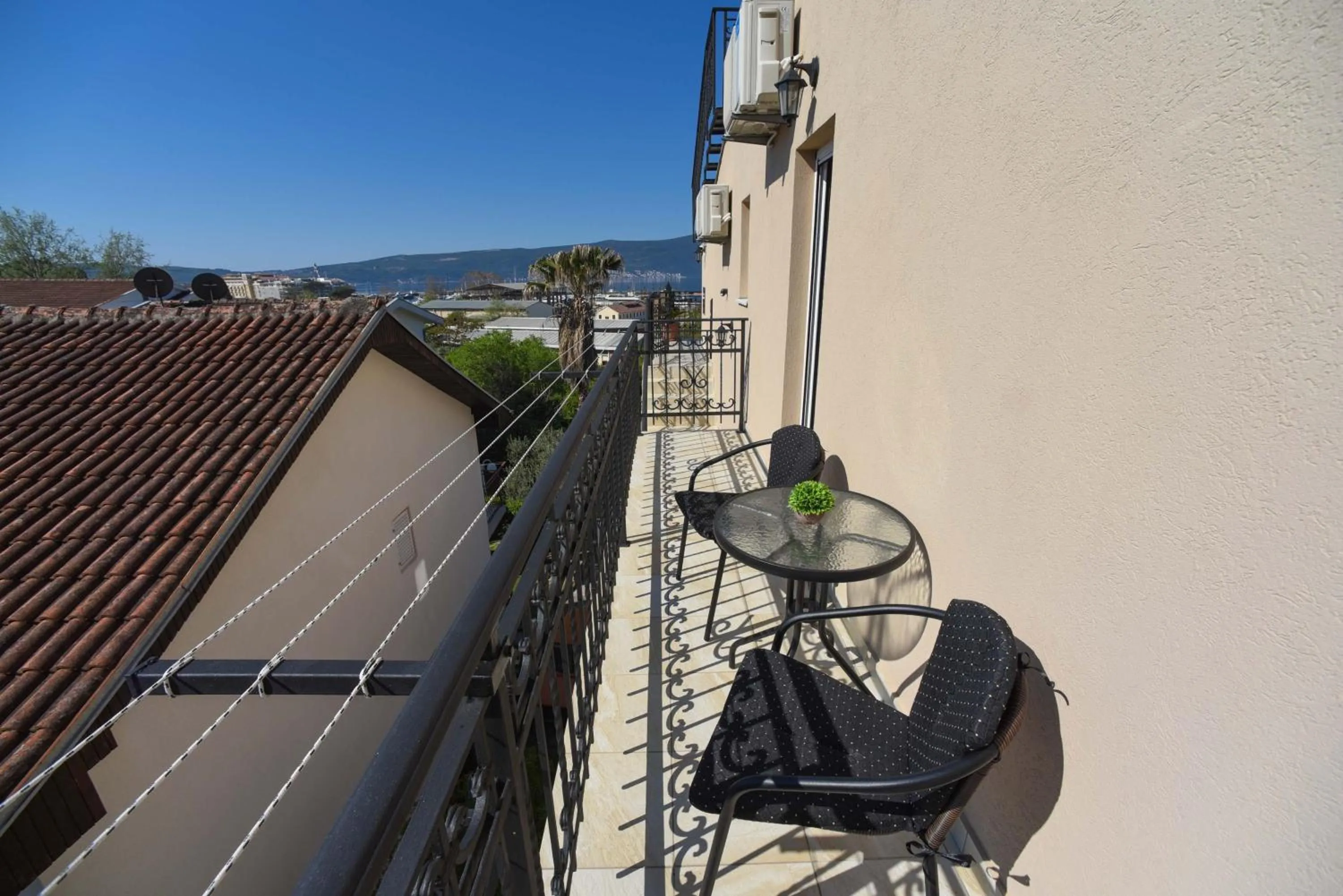 Day in D&D Apartments