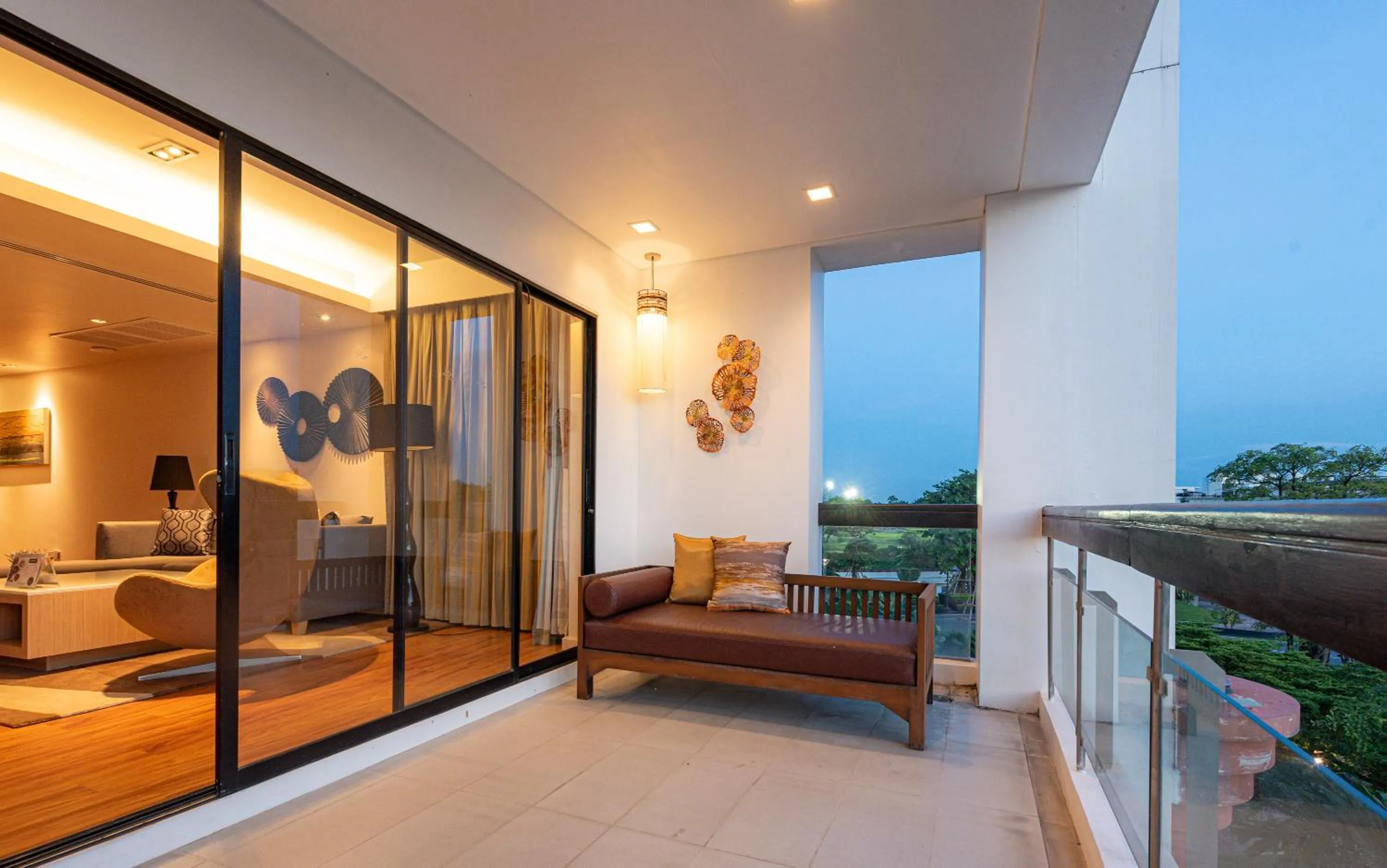 Balcony/Terrace in Summit Windmill Golf Suite Hotel at Suvarnabhumi