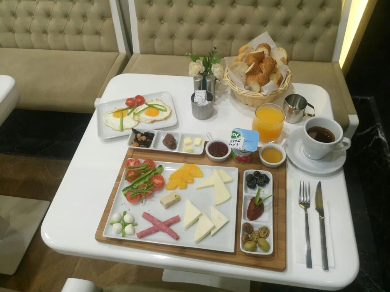 Food and drinks in Astan Hotel Taksim