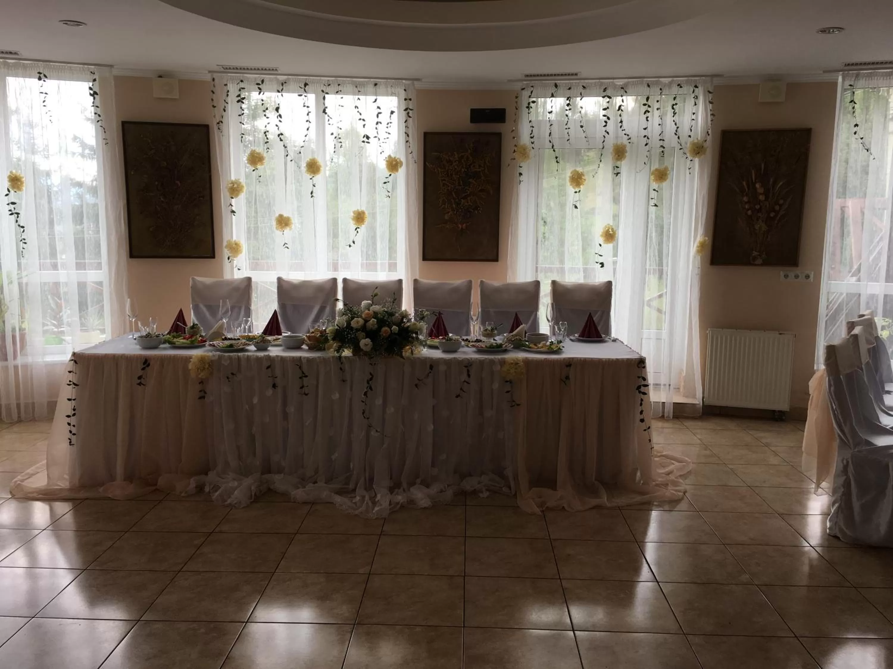 Restaurant/places to eat in Terem