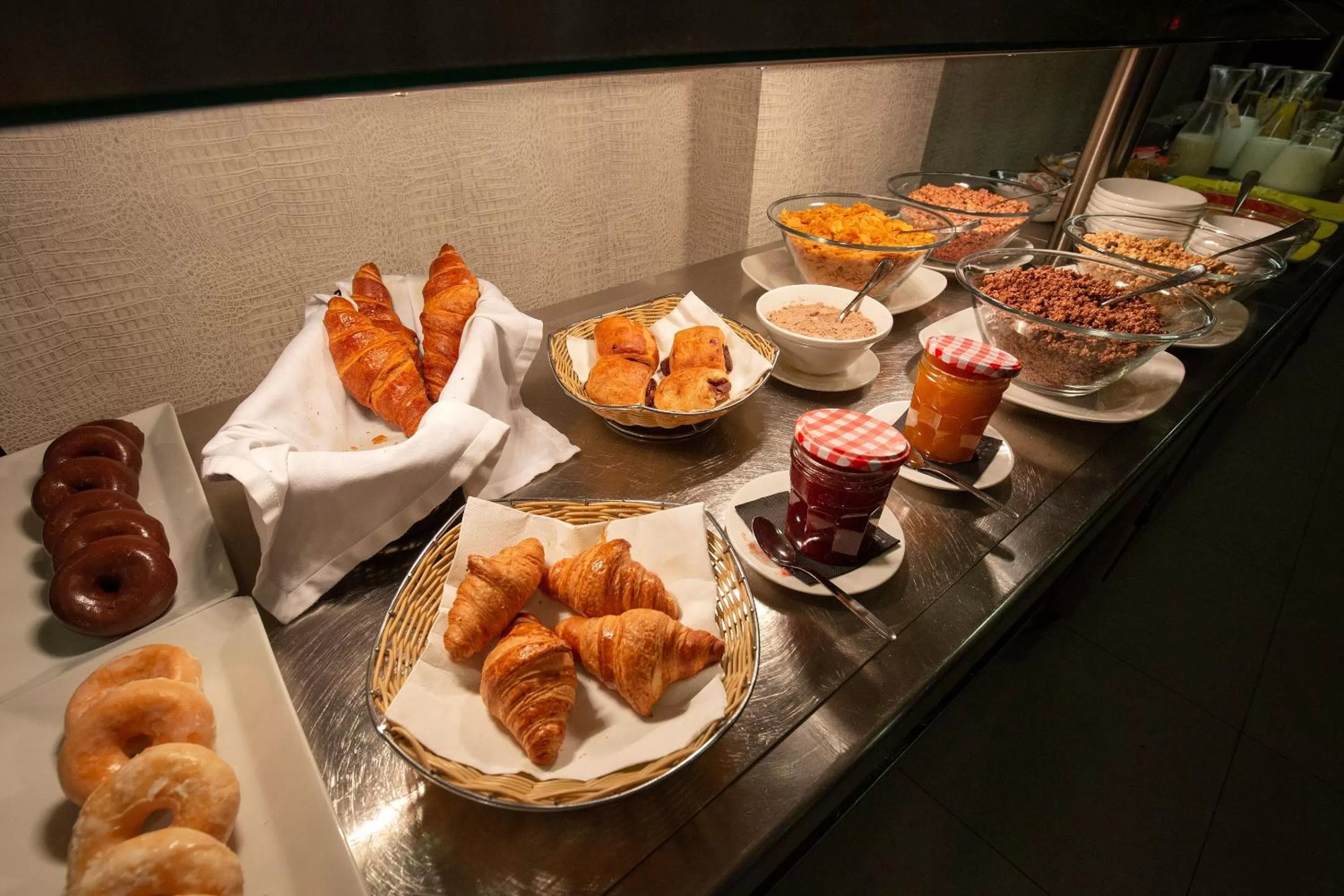 Buffet breakfast in Hotel Del Pui by Nexta