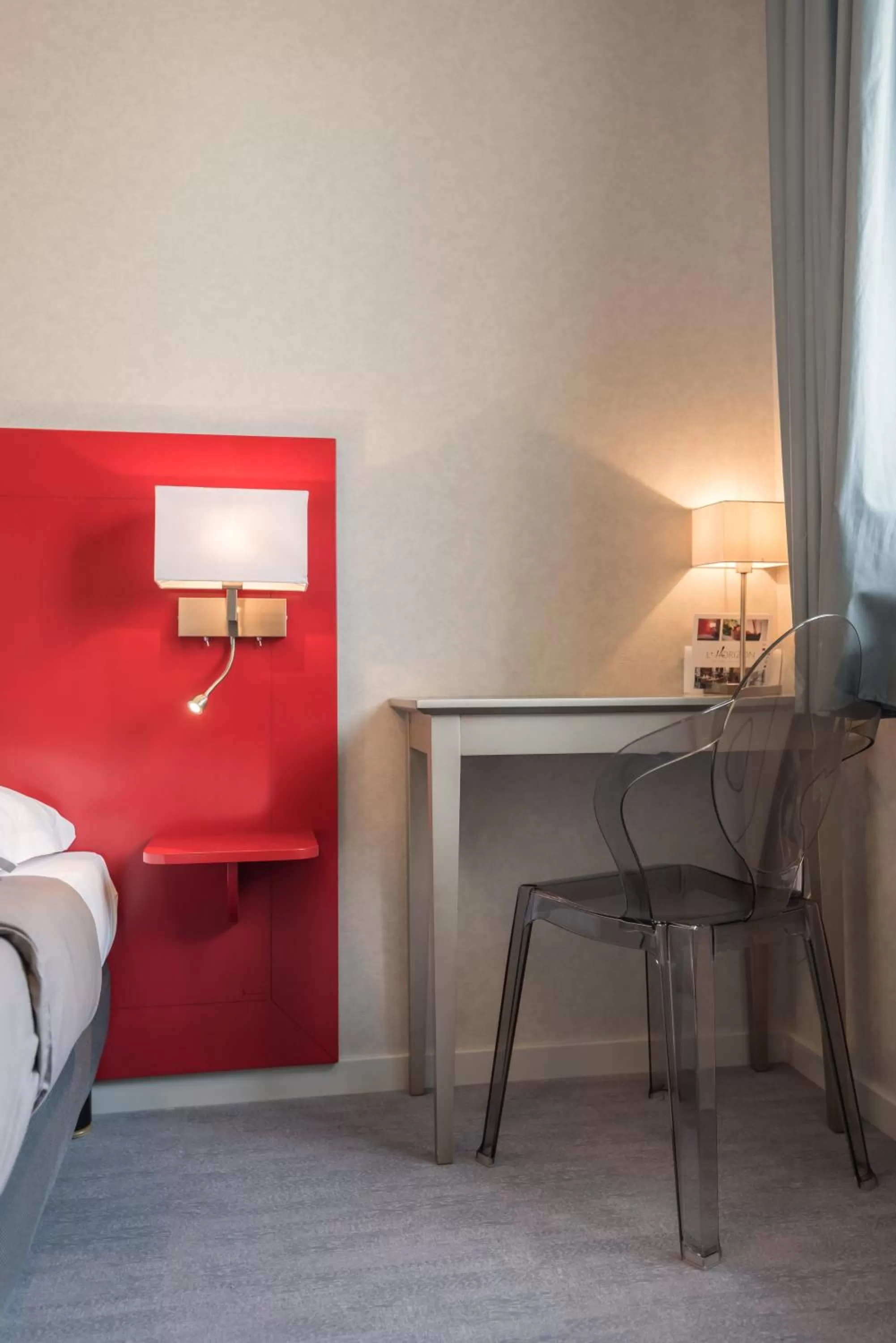 Bedroom, Bed in Hôtel L'Horizon - Restaurant La Fougassette