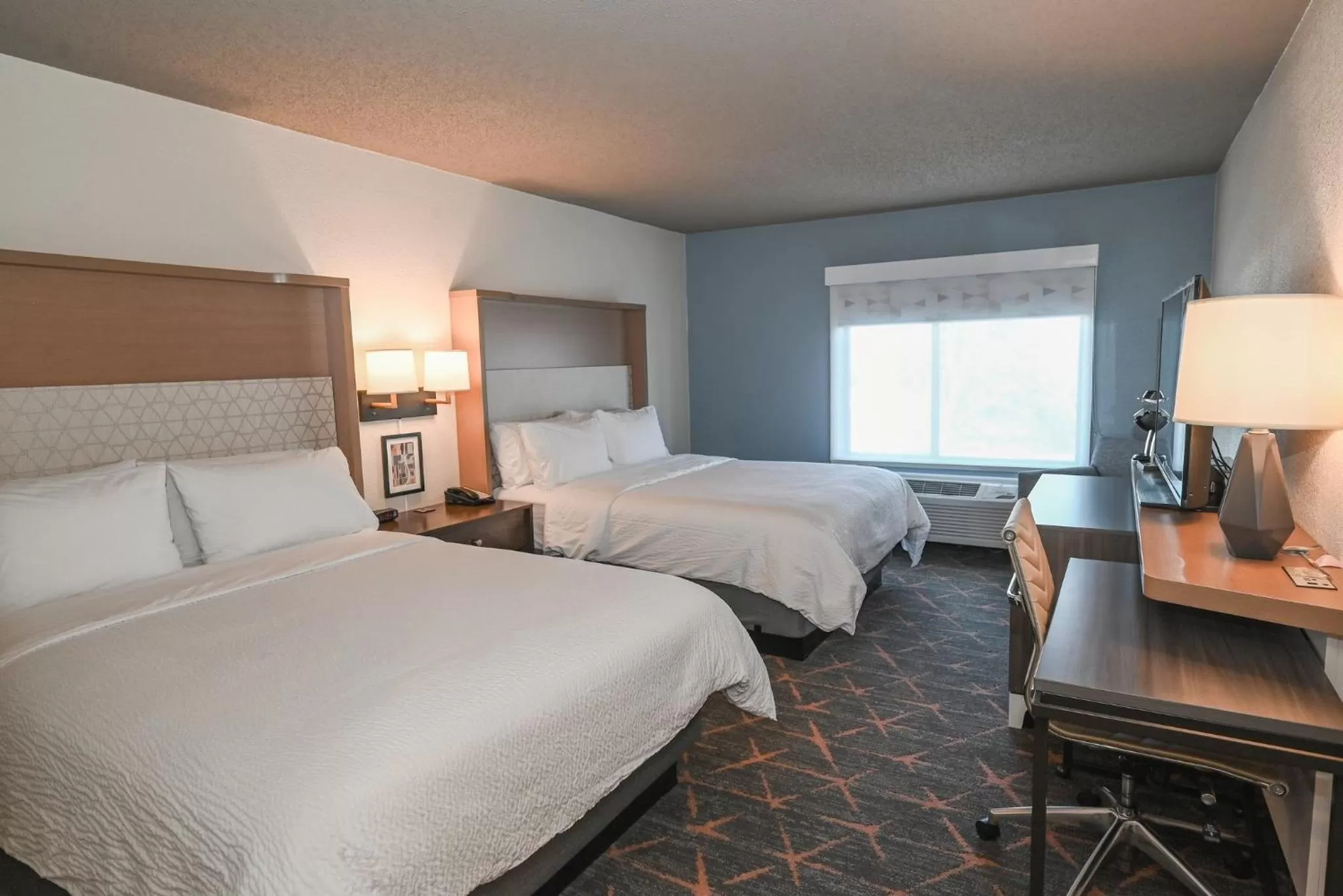 Photo of the whole room, Bed in Holiday Inn Cleveland-Mayfield by IHG