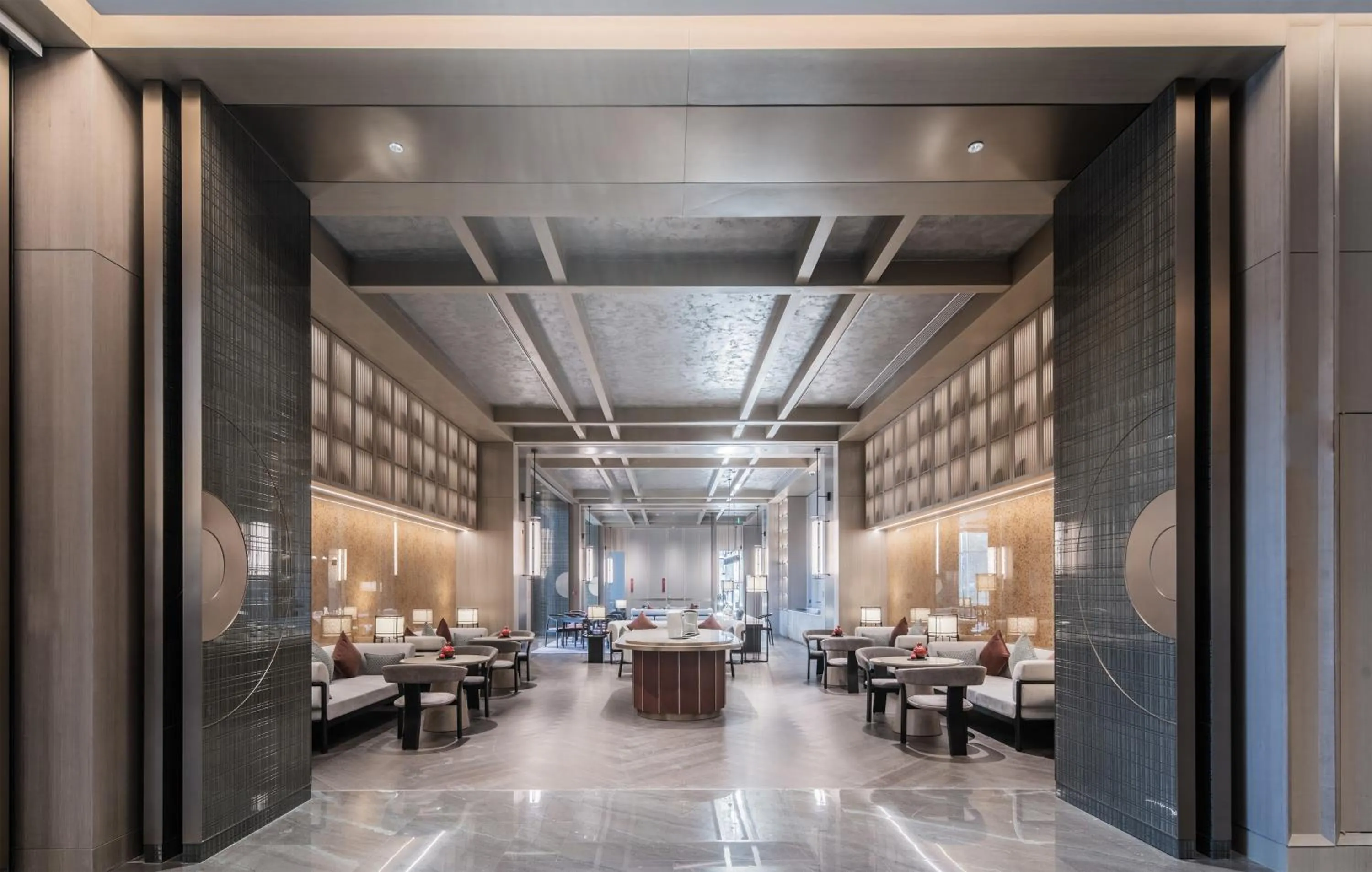 Lounge or bar in HUALUXE Xi'an Chanba by IHG-西安浐灞华邑酒店-Near Xi'an International Convention Exhibition Center and Shopping mall and The Romantic show of Xi'an-Free Luggage Storage-English Service