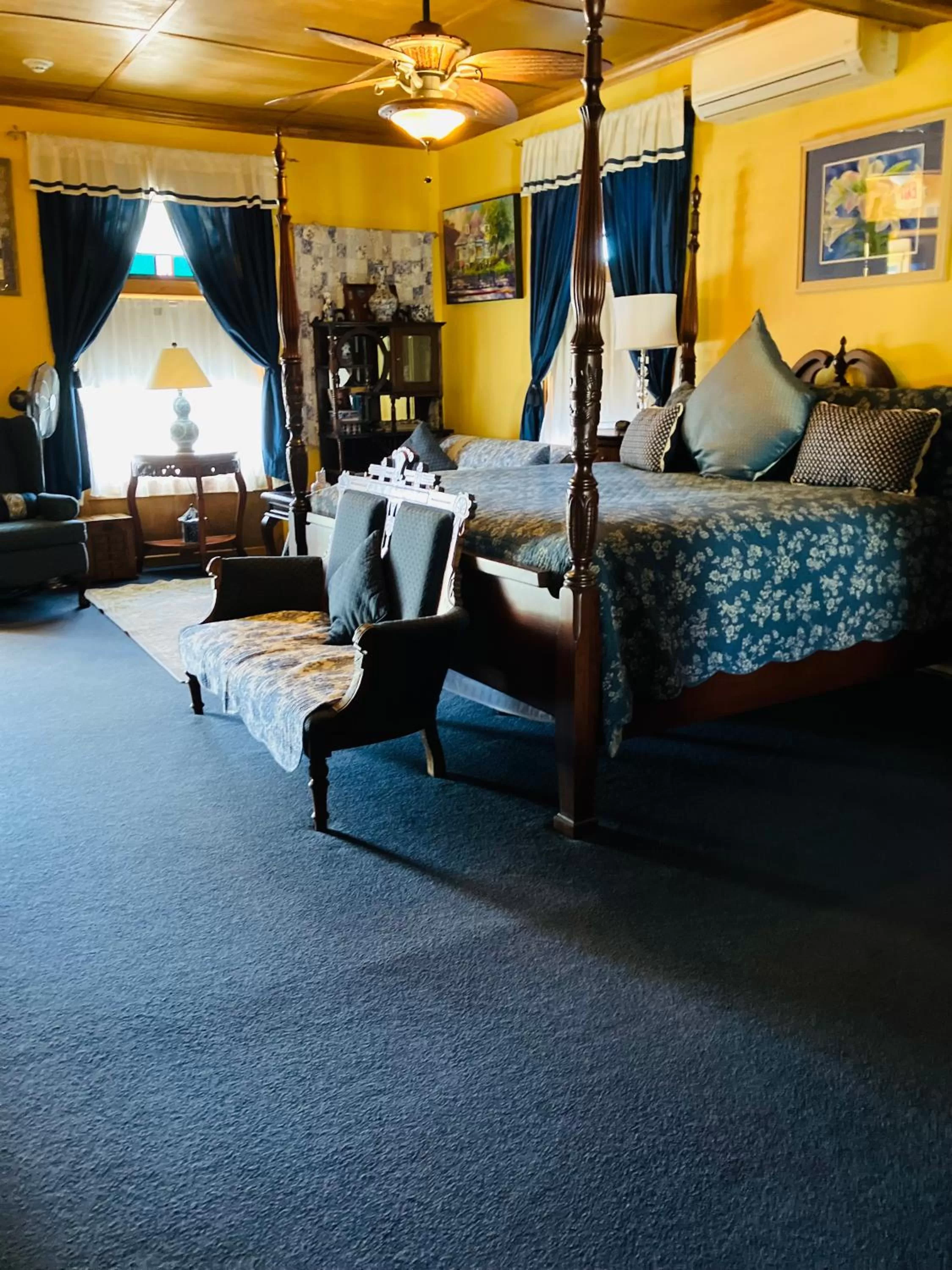 Bed in All Seasons Inn