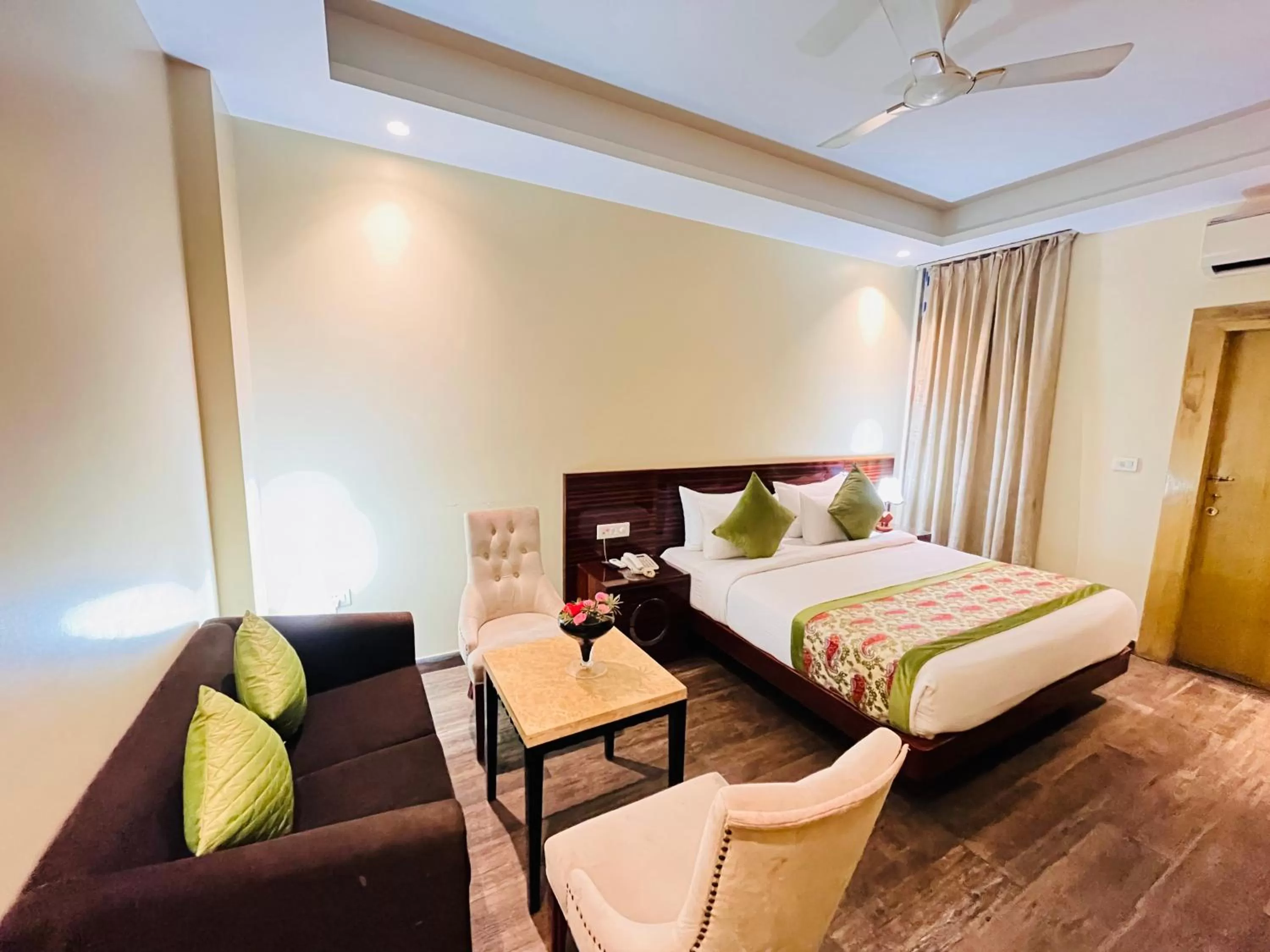Bed in Hotel Banz near Delhi Airport