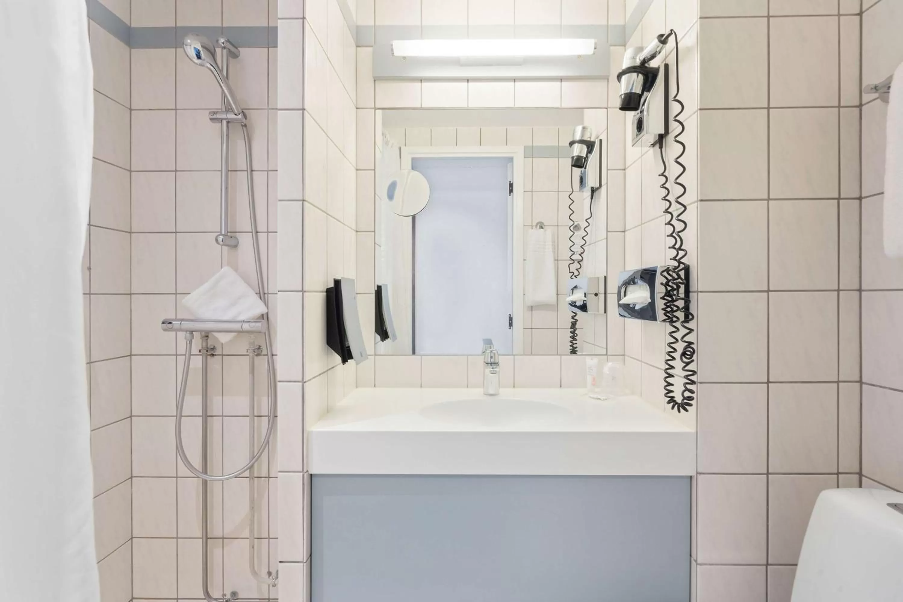 Bathroom in Best Western Plus Airport Hotel