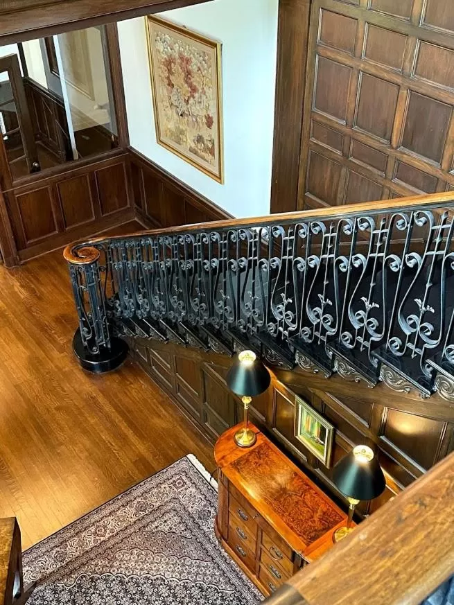 The Argus Hotel & Cocktail Lounge