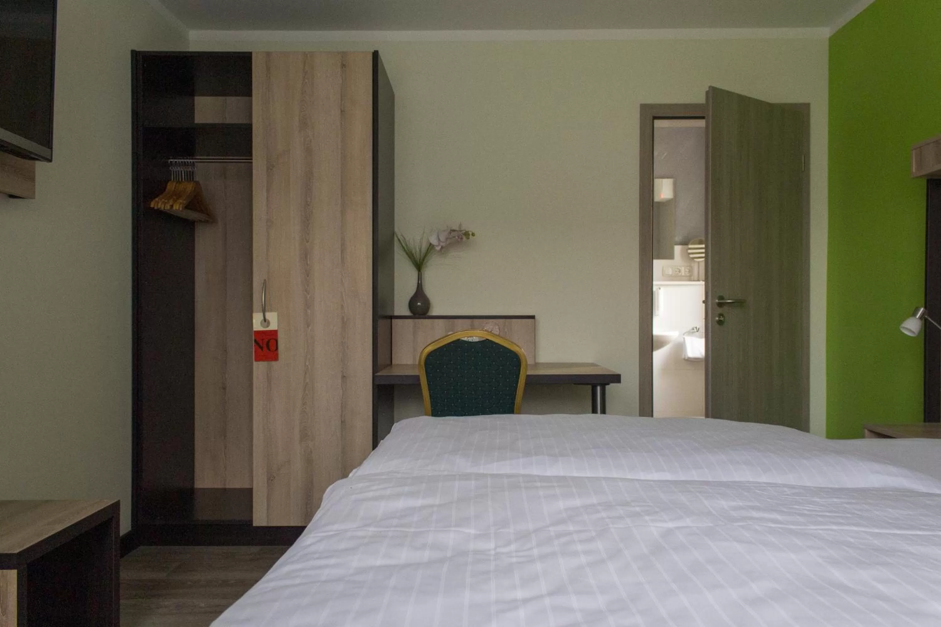 Seating area, Bed in Schlüter Hotel & Restaurant