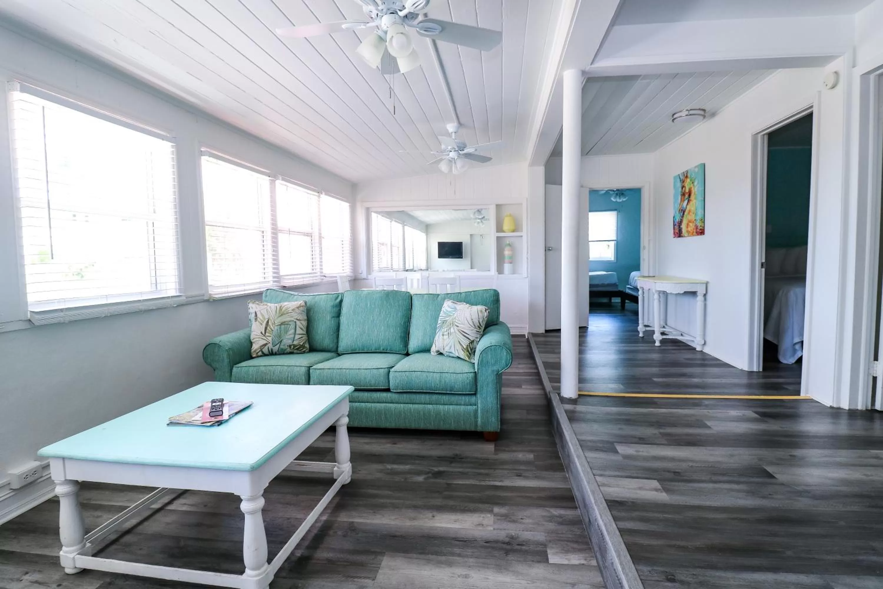 Living room in Drop Anchor Resort & Marina