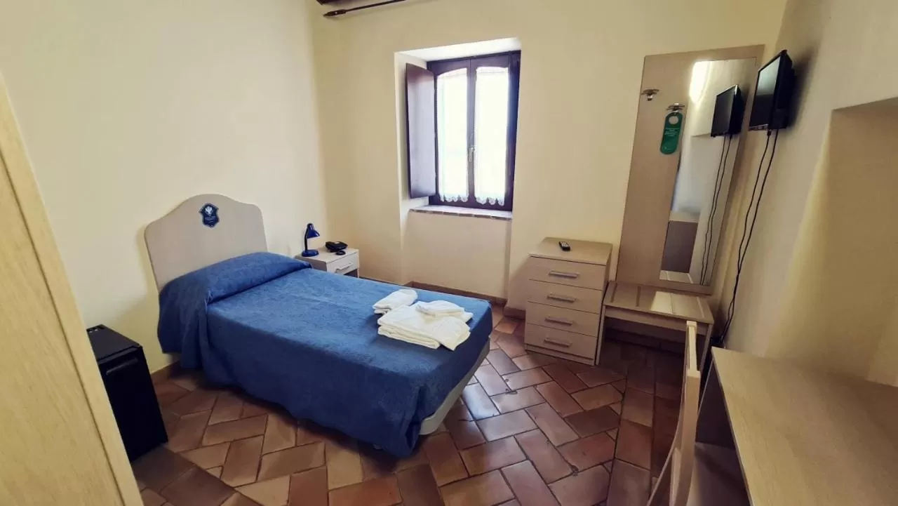 Bed in Borgo de' Varano by Hotel I Duchi