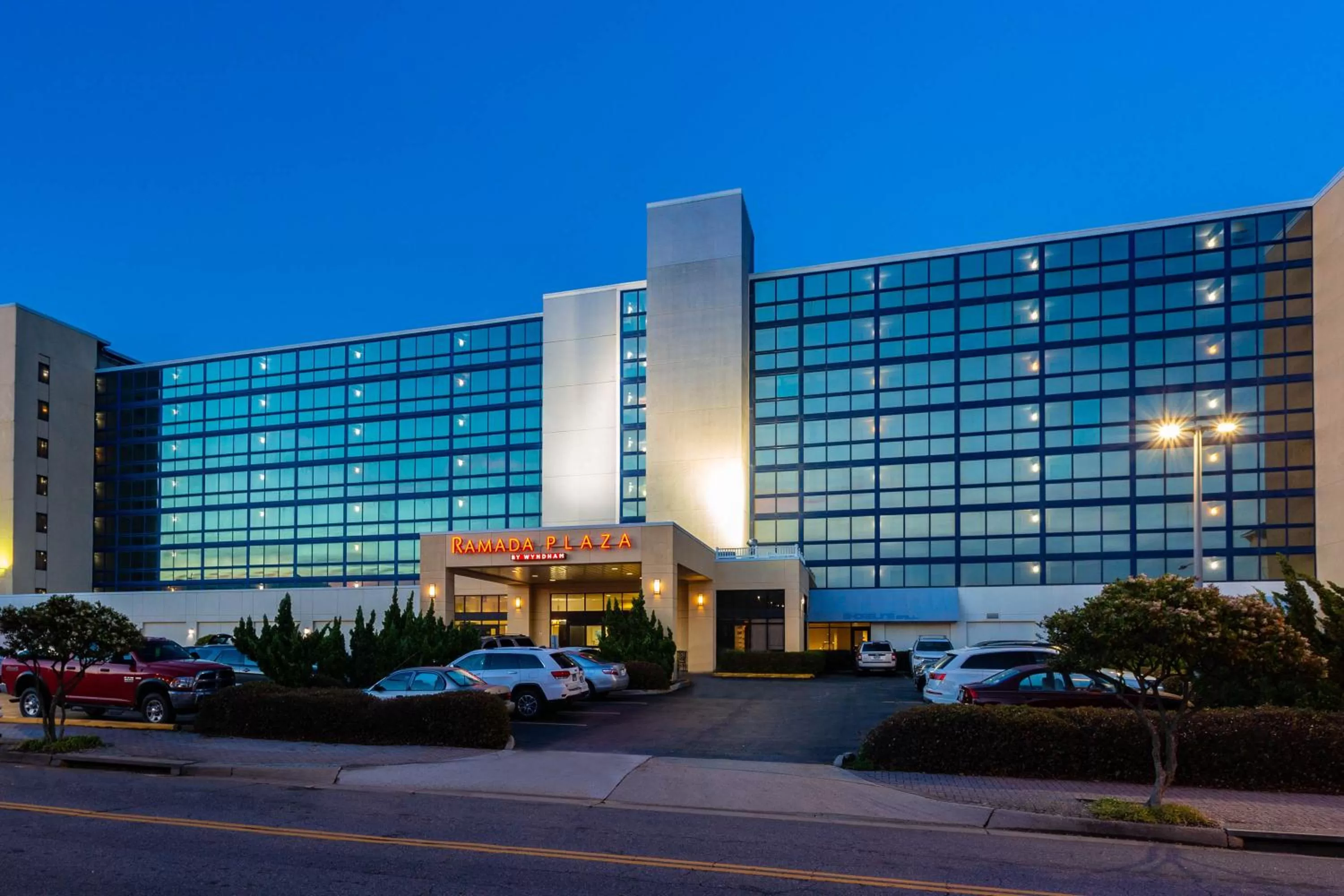 Facade/entrance in Ramada Plaza by Wyndham Virginia Beach Oceanfront