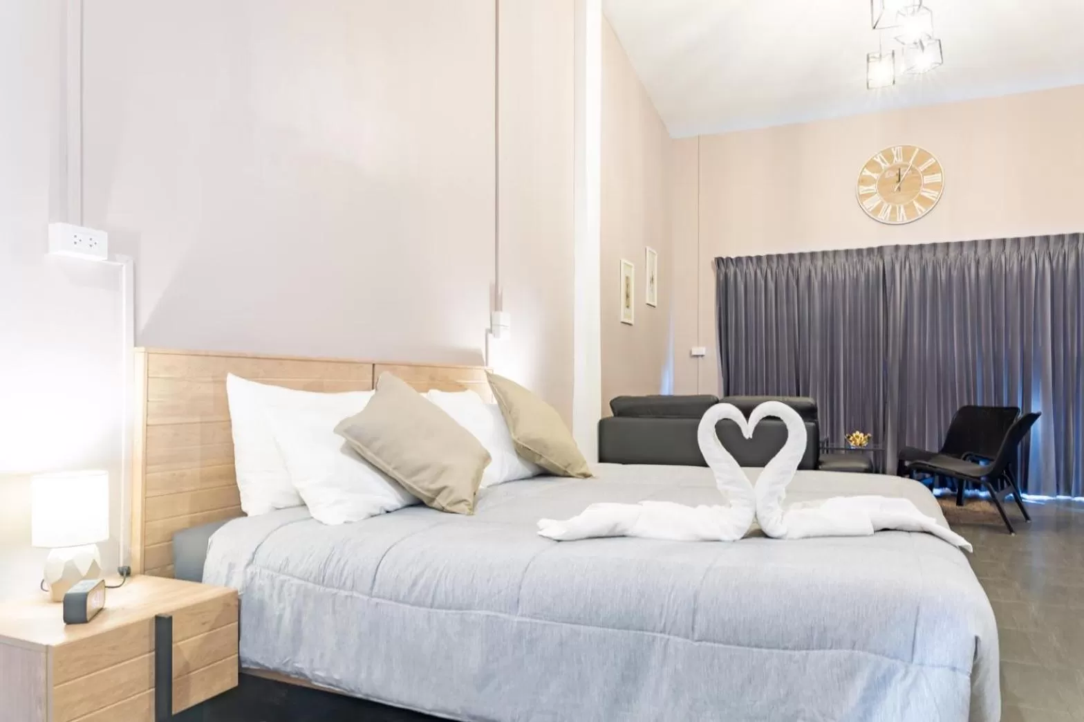 Bed in THE BEACH CHA AM Suites