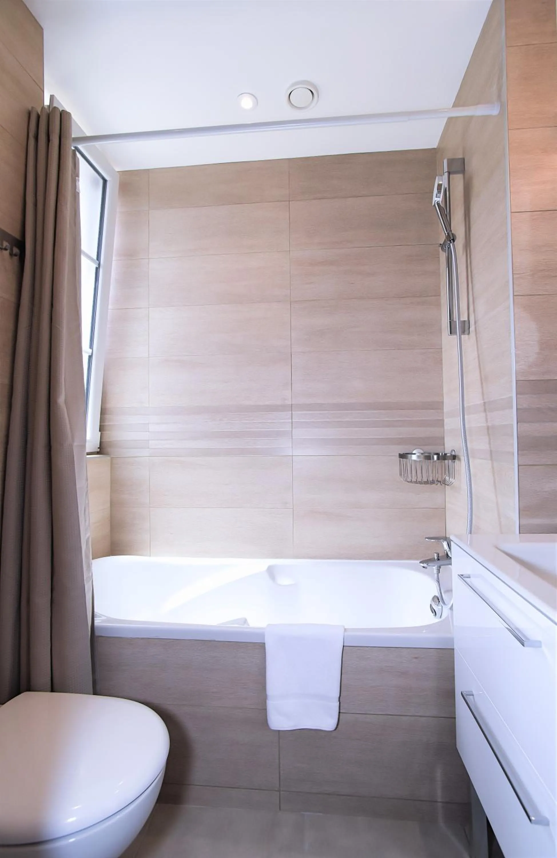 Toilet in Hôtel Villa Sorel - Paris Boulogne